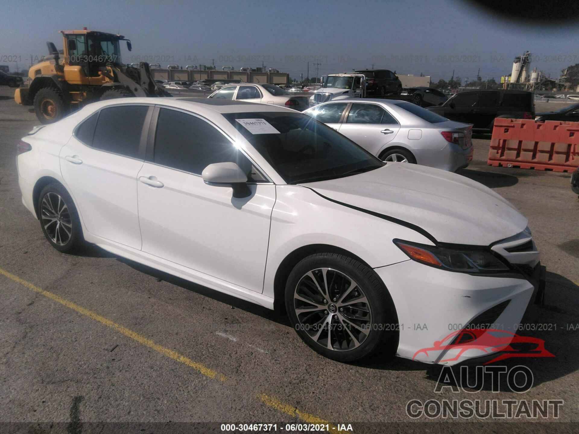 TOYOTA CAMRY 2018 - 4T1B11HK1JU135012