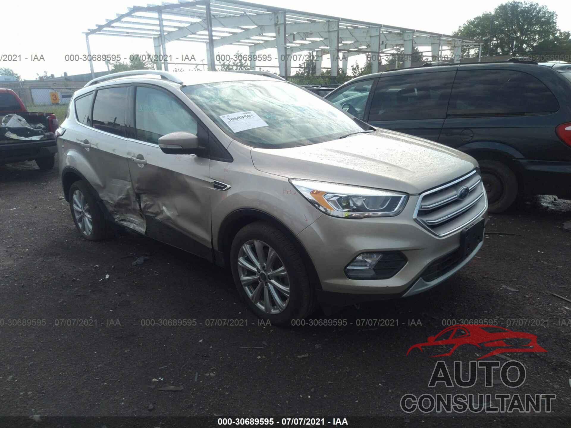 FORD ESCAPE 2017 - 1FMCU9J96HUD26176