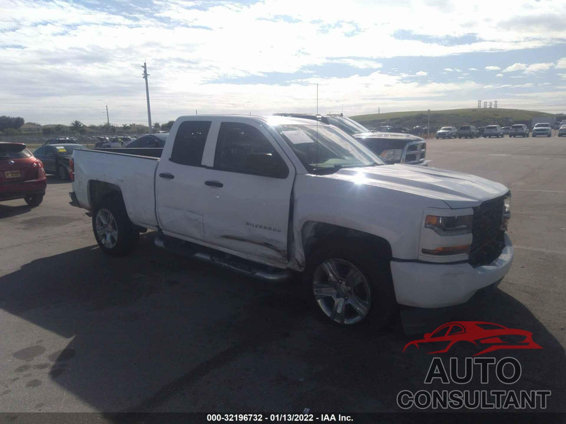 CHEVROLET SILVERADO 1500 2018 - 1GCRCPEC7JZ357585