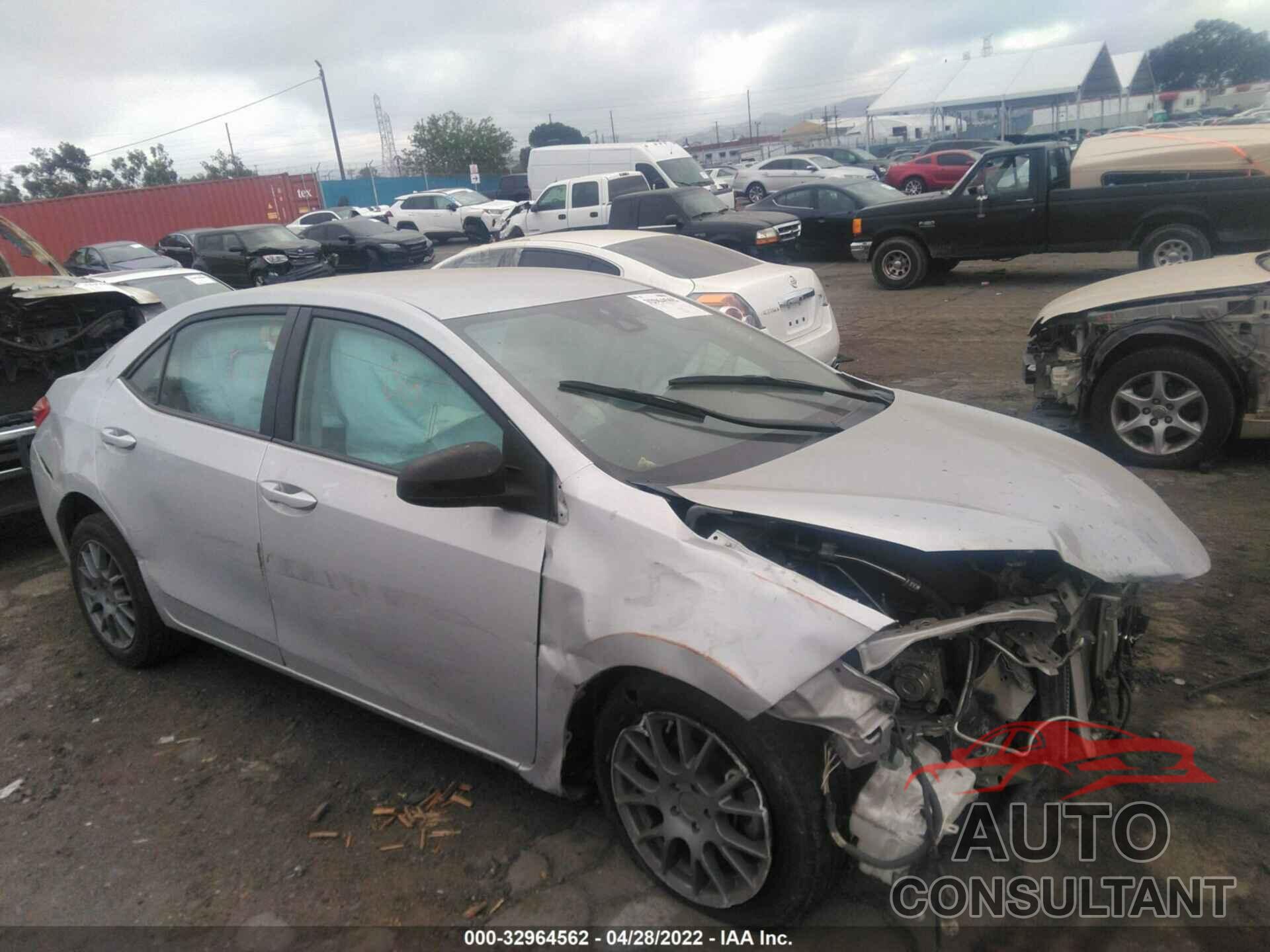TOYOTA COROLLA 2018 - 5YFBURHE3JP841402