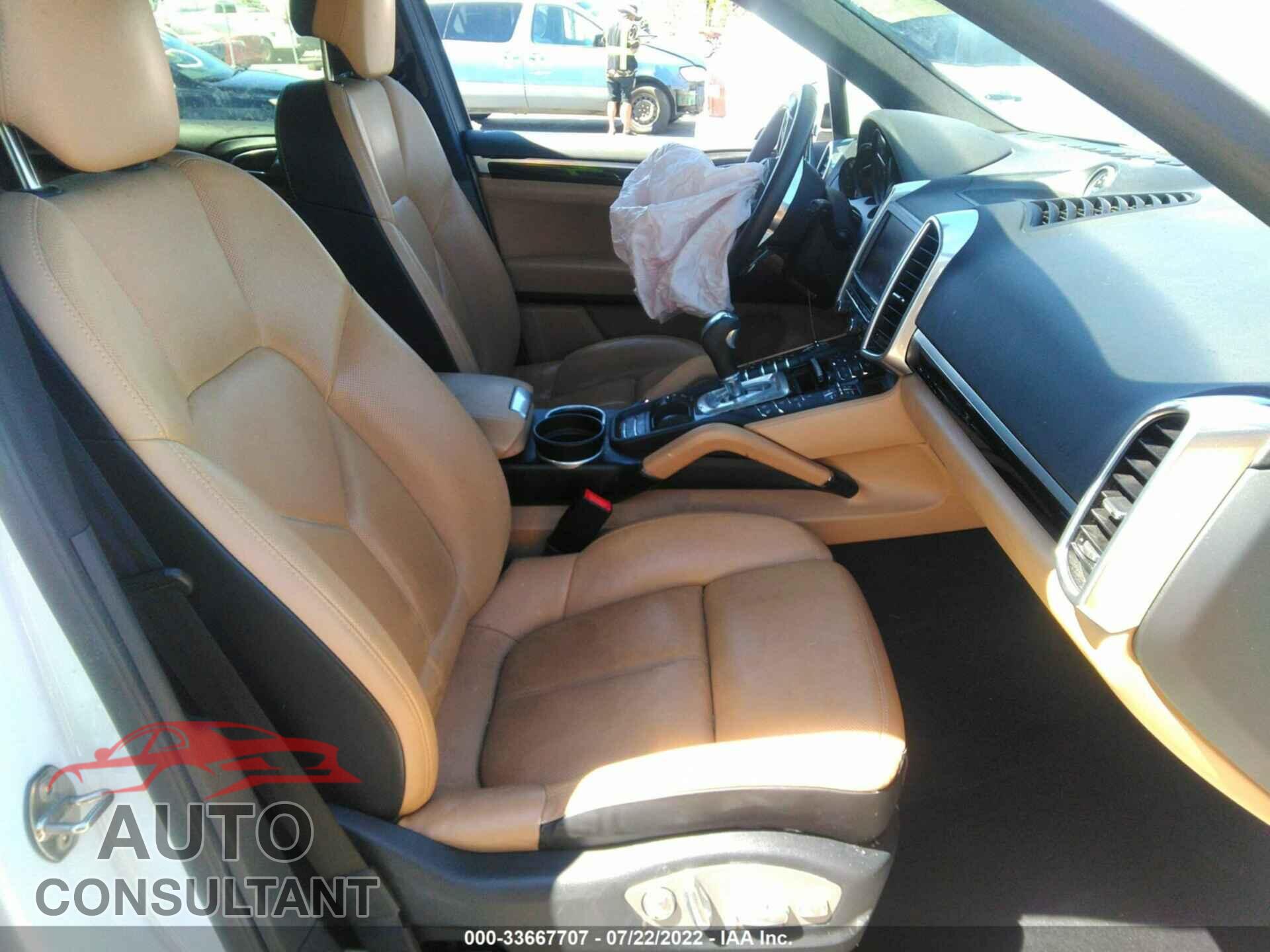PORSCHE CAYENNE 2016 - WP1AA2A2XGLA09325