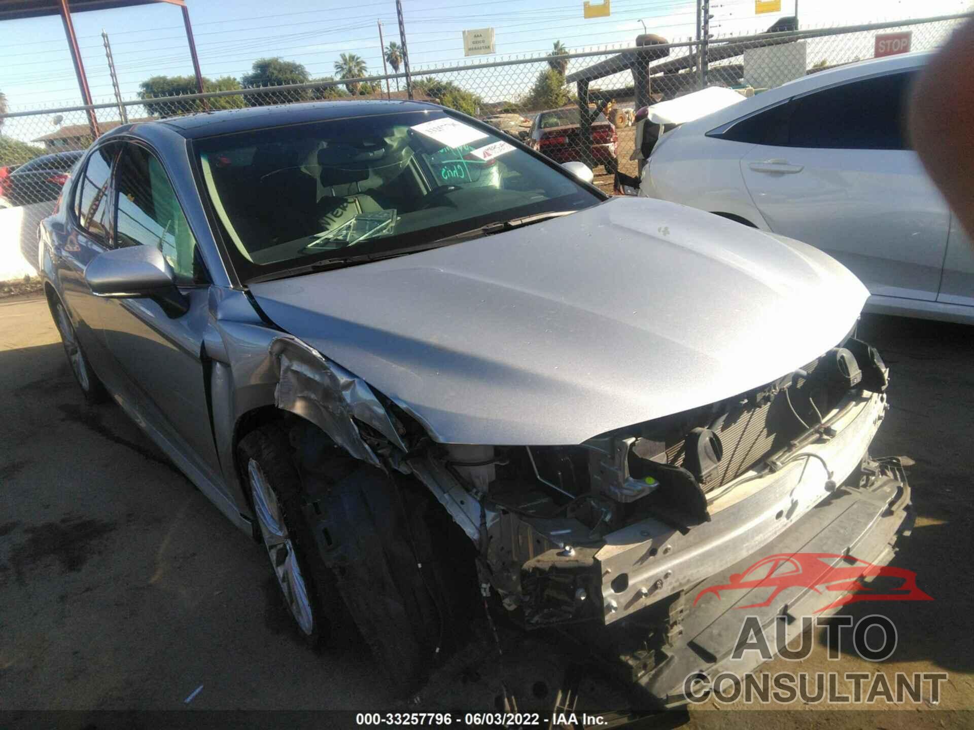 TOYOTA CAMRY 2018 - 4T1B11HK9JU126932