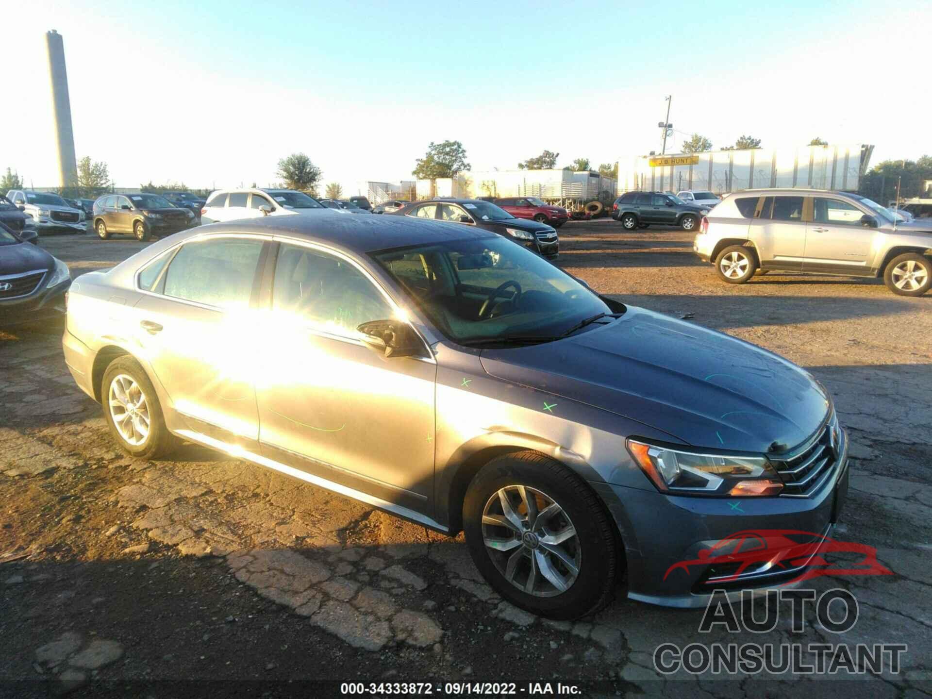 VOLKSWAGEN PASSAT 2017 - 1VWAT7A31HC027700