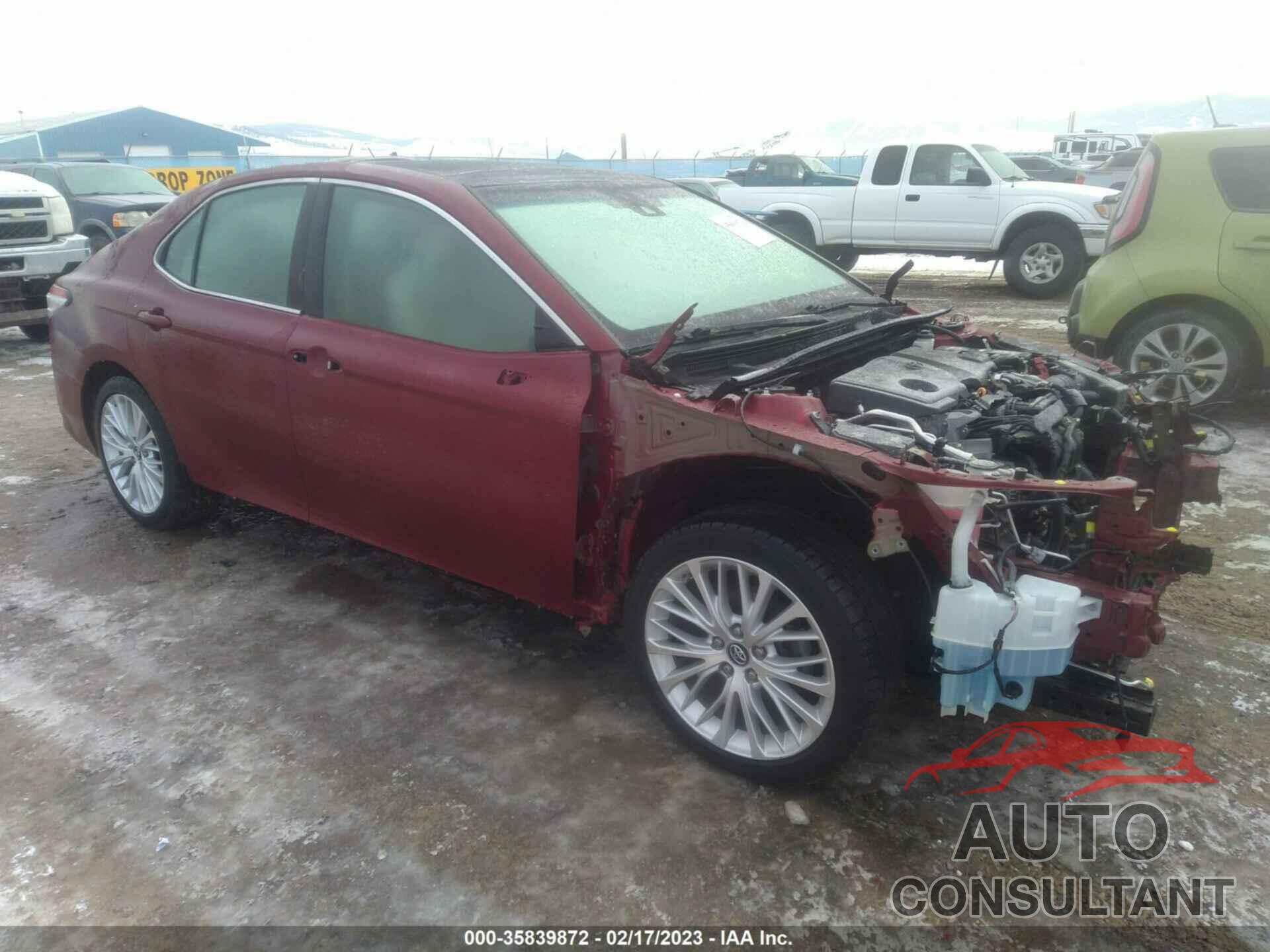 TOYOTA CAMRY 2018 - 4T1B11HK6JU562010