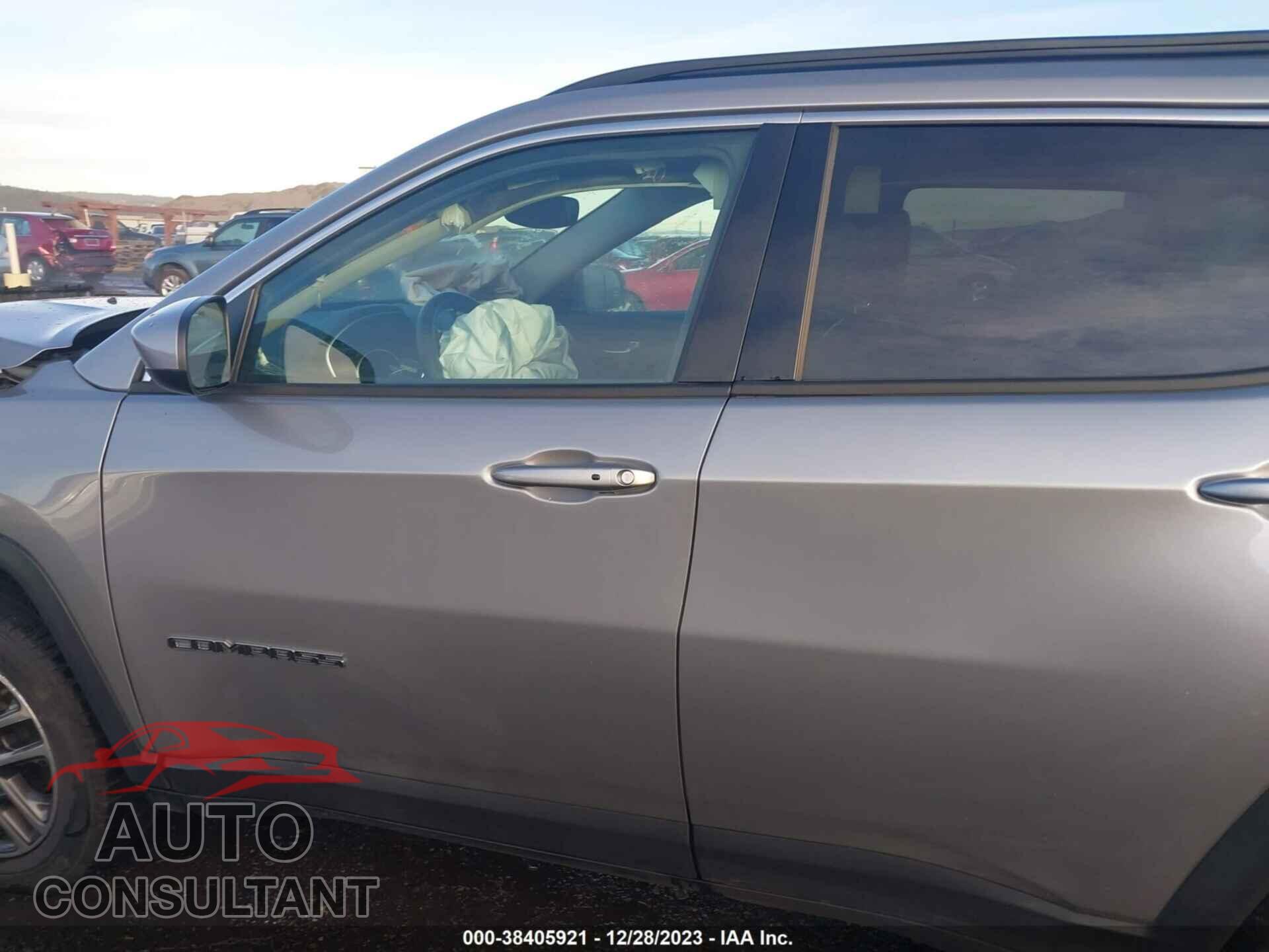 JEEP COMPASS 2018 - 3C4NJDBB6JT111925
