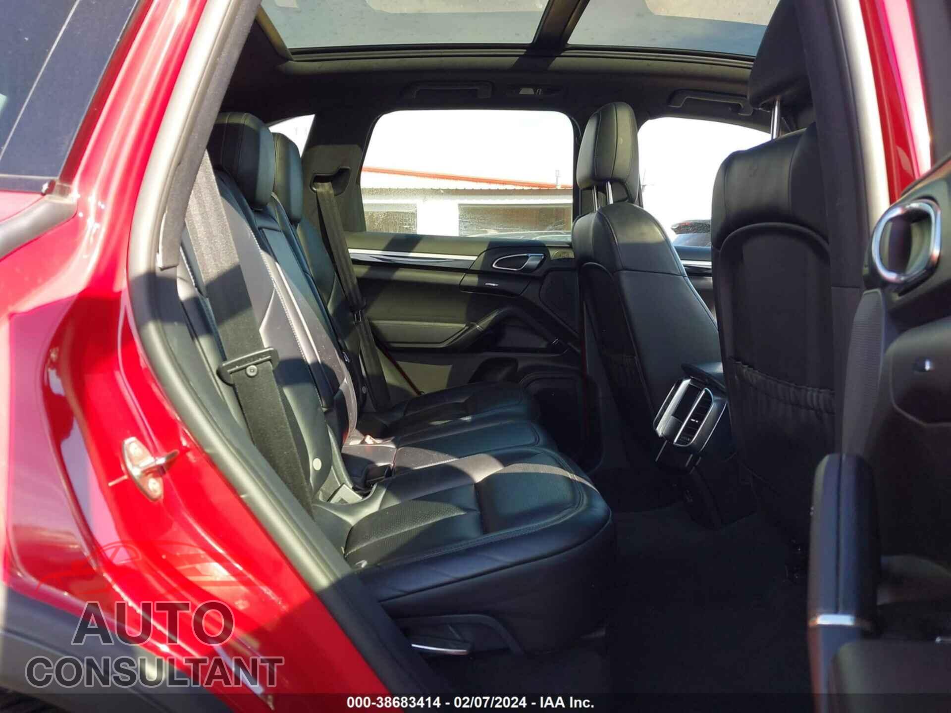 PORSCHE CAYENNE 2018 - WP1AA2A21JKA04625