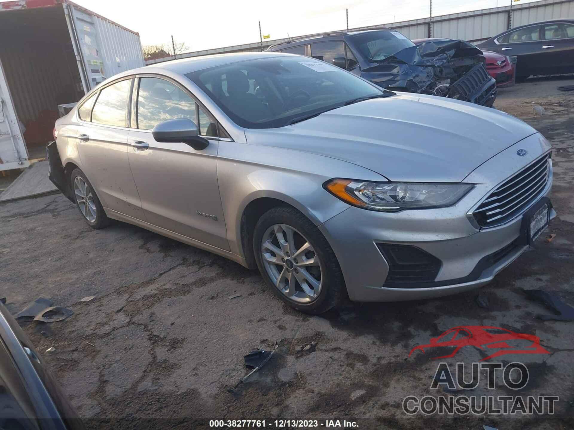 FORD FUSION HYBRID 2019 - 3FA6P0LU0KR121396