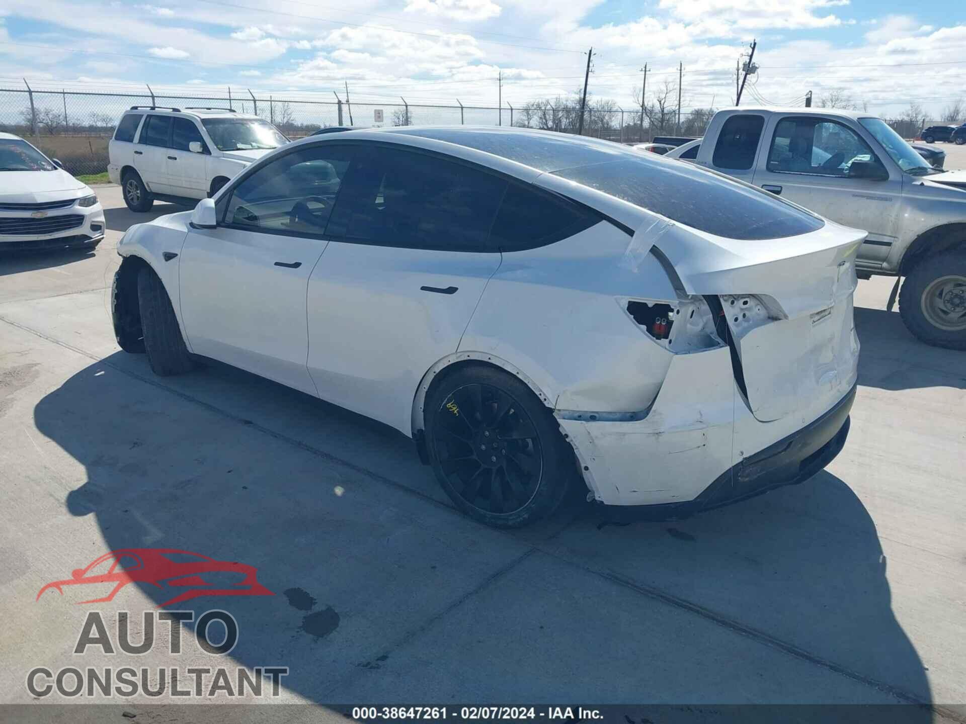 TESLA MODEL Y 2021 - 5YJYGAEE9MF192535