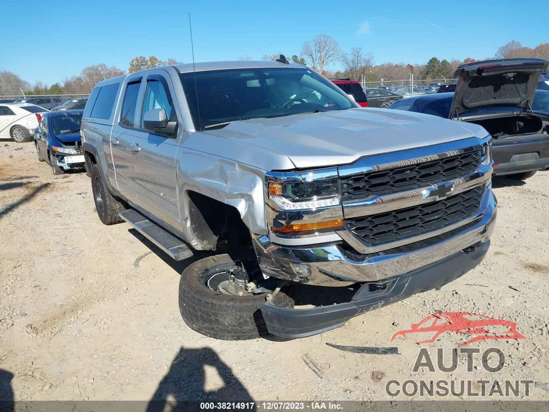 CHEVROLET SILVERADO 1500 2018 - 1GCVKREC9JZ266167