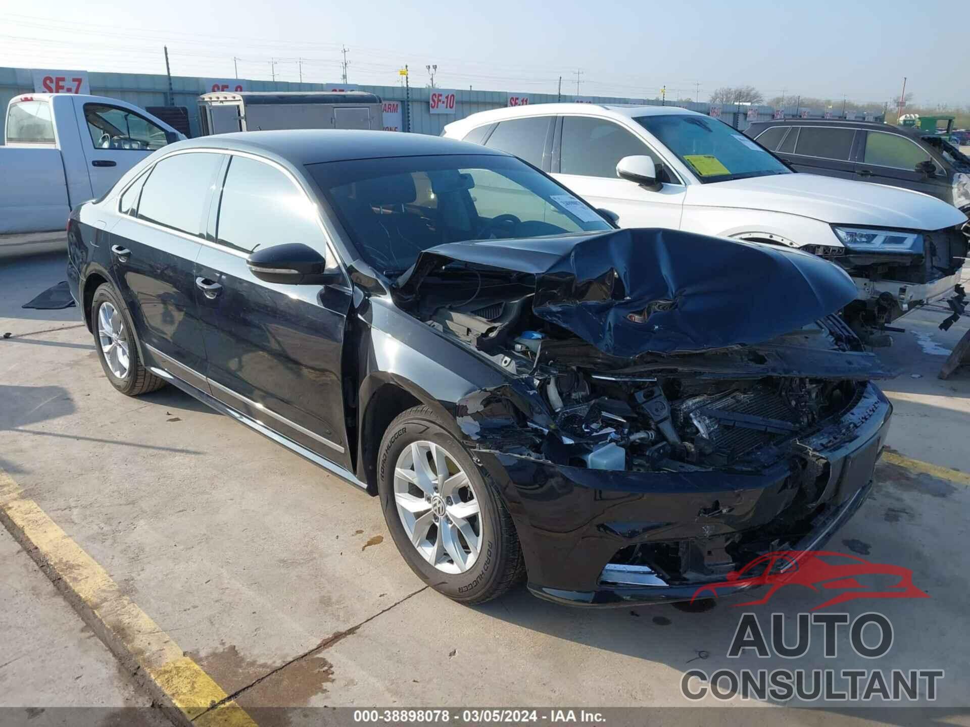 VOLKSWAGEN PASSAT 2017 - 1VWAT7A38HC061049