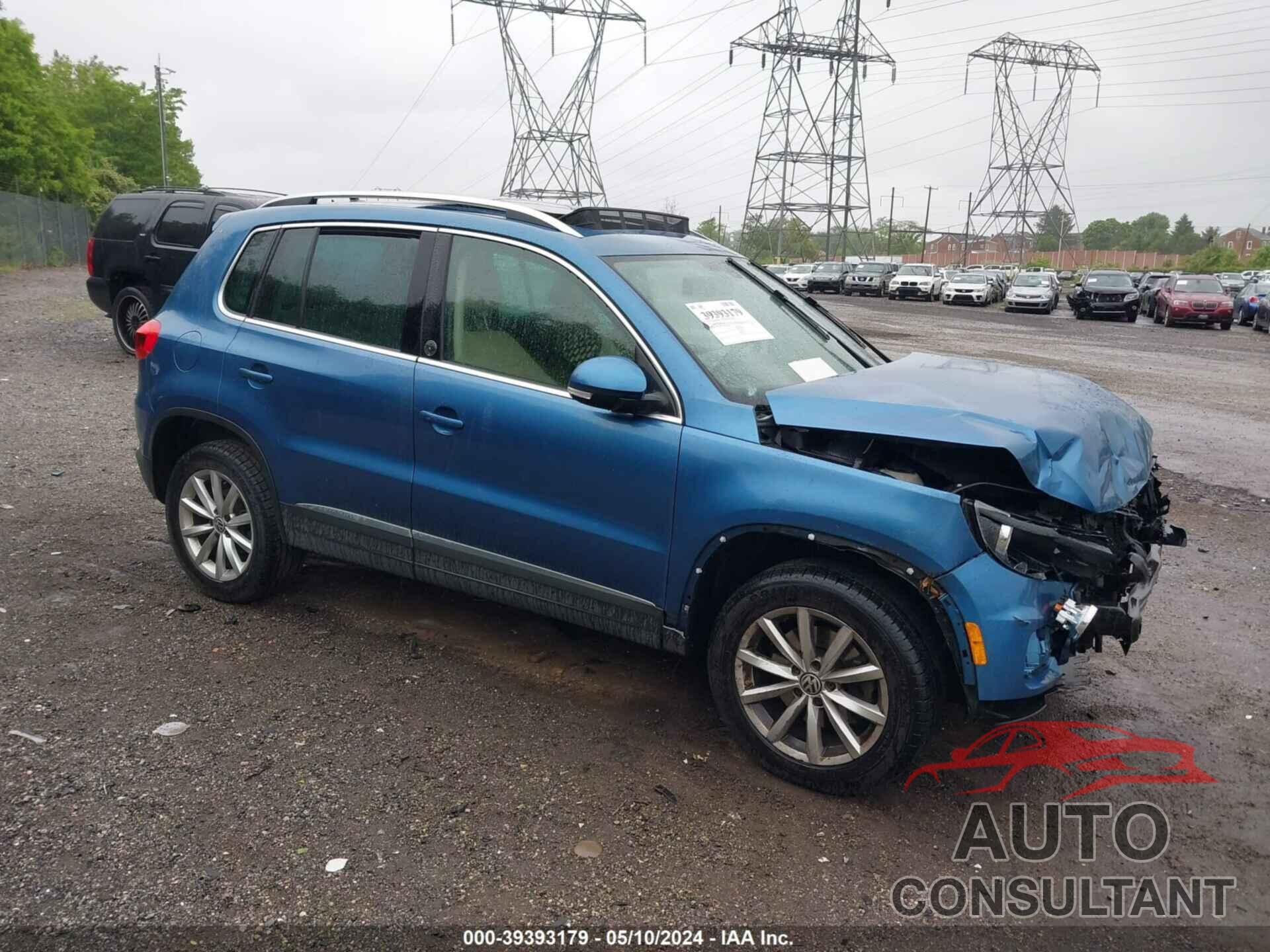 VOLKSWAGEN TIGUAN 2017 - WVGSV7AX6HK003138