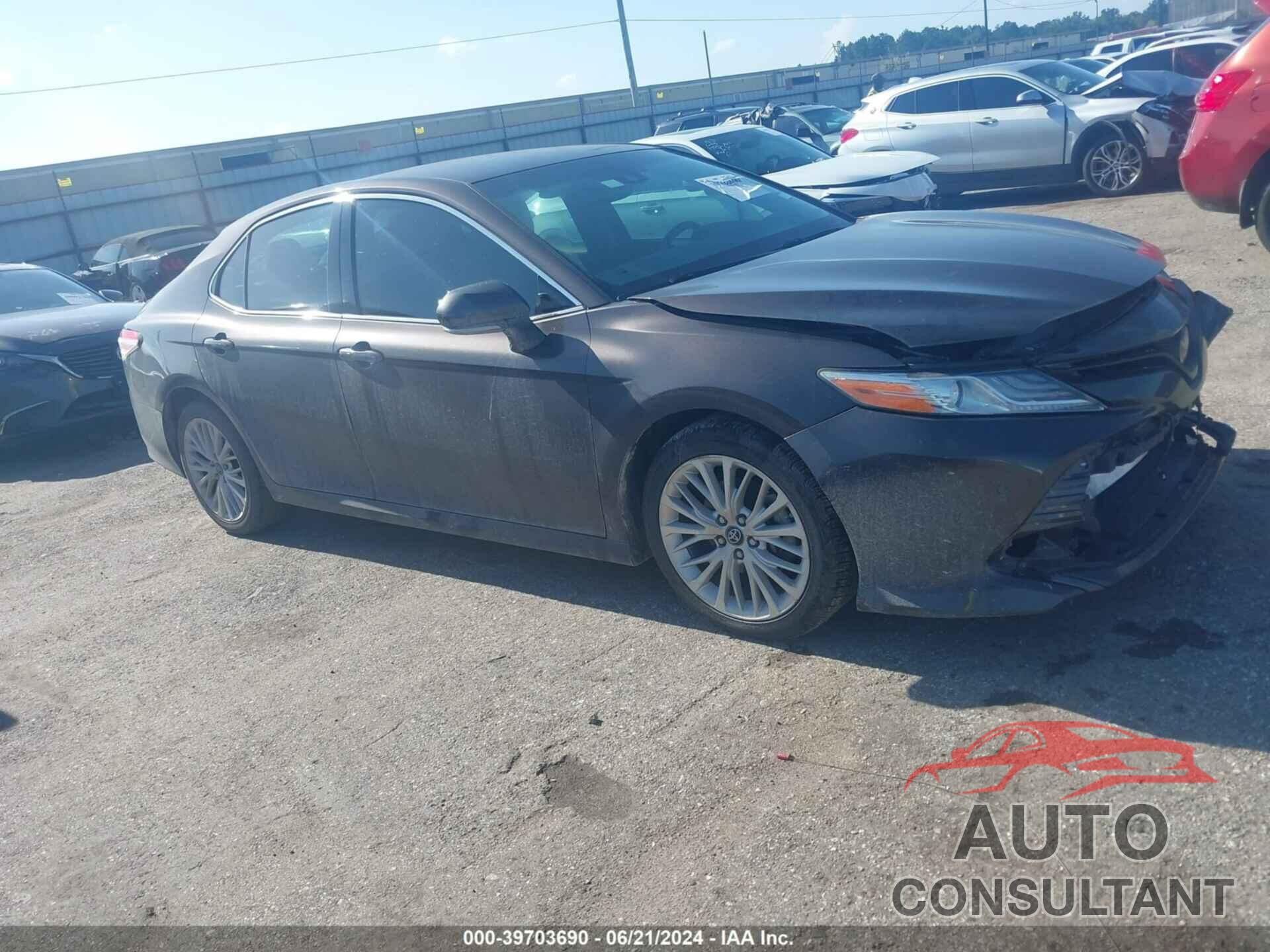 TOYOTA CAMRY 2018 - 4T1B11HK9JU003597