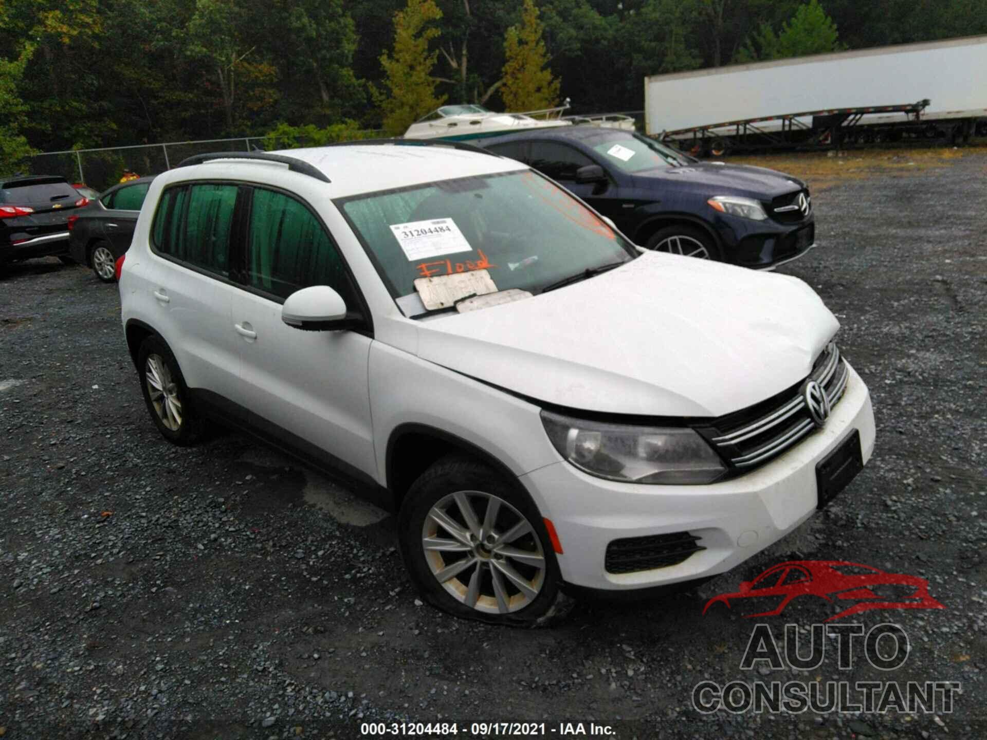 VOLKSWAGEN TIGUAN LIMITED 2018 - WVGBV7AX2JK001327