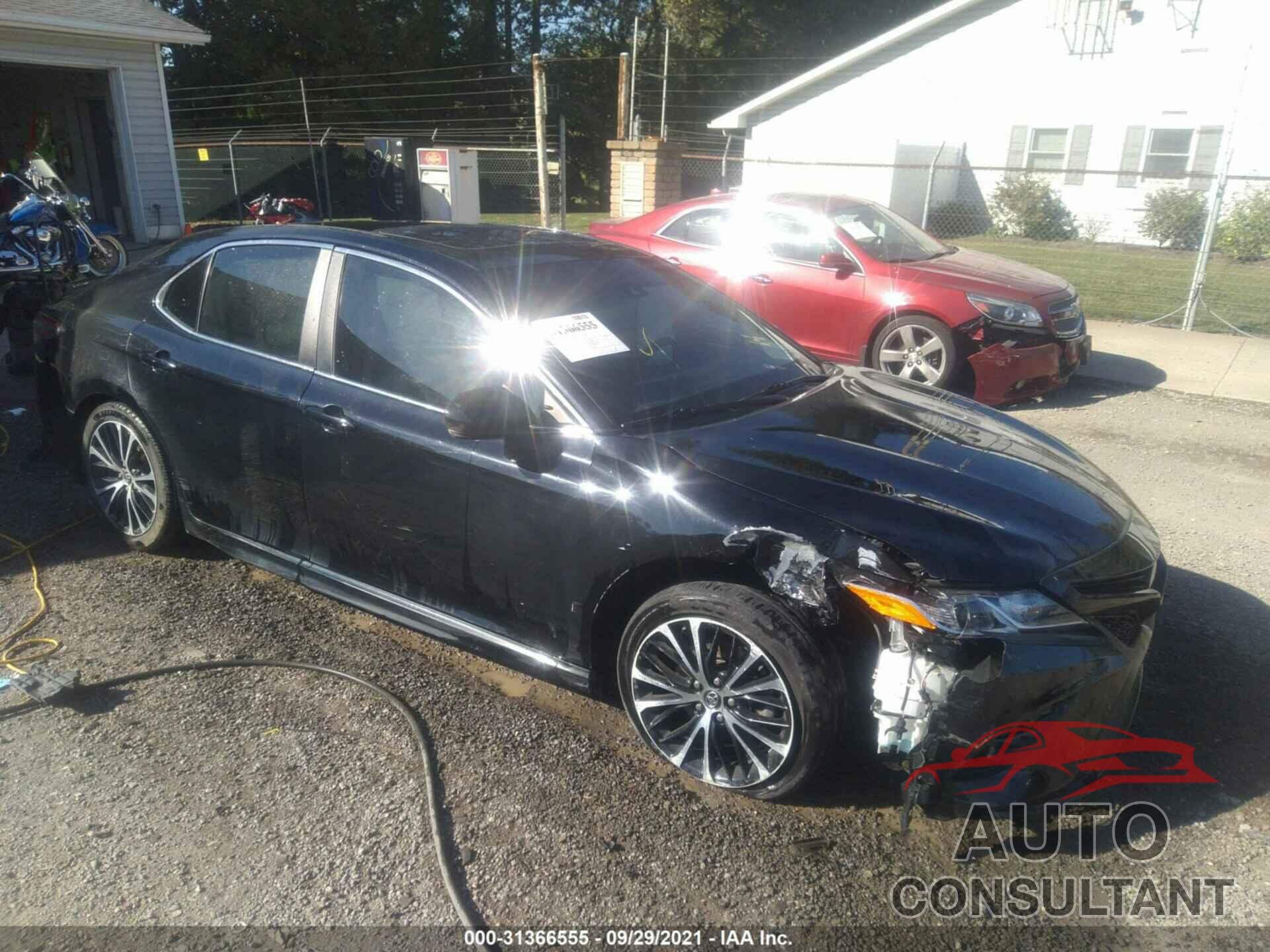 TOYOTA CAMRY 2018 - 4T1B11HK9JU555066