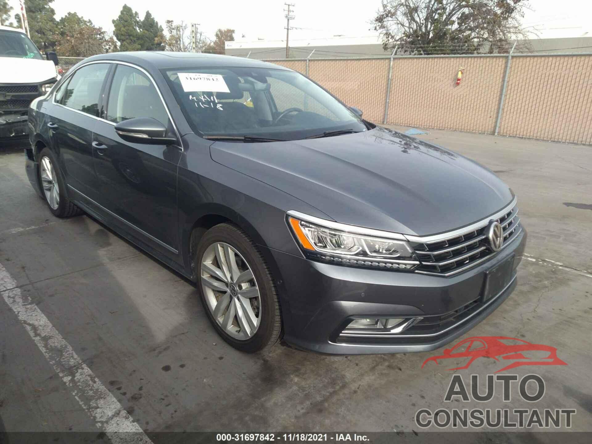 VOLKSWAGEN PASSAT 2018 - 1VWCA7A39JC035483