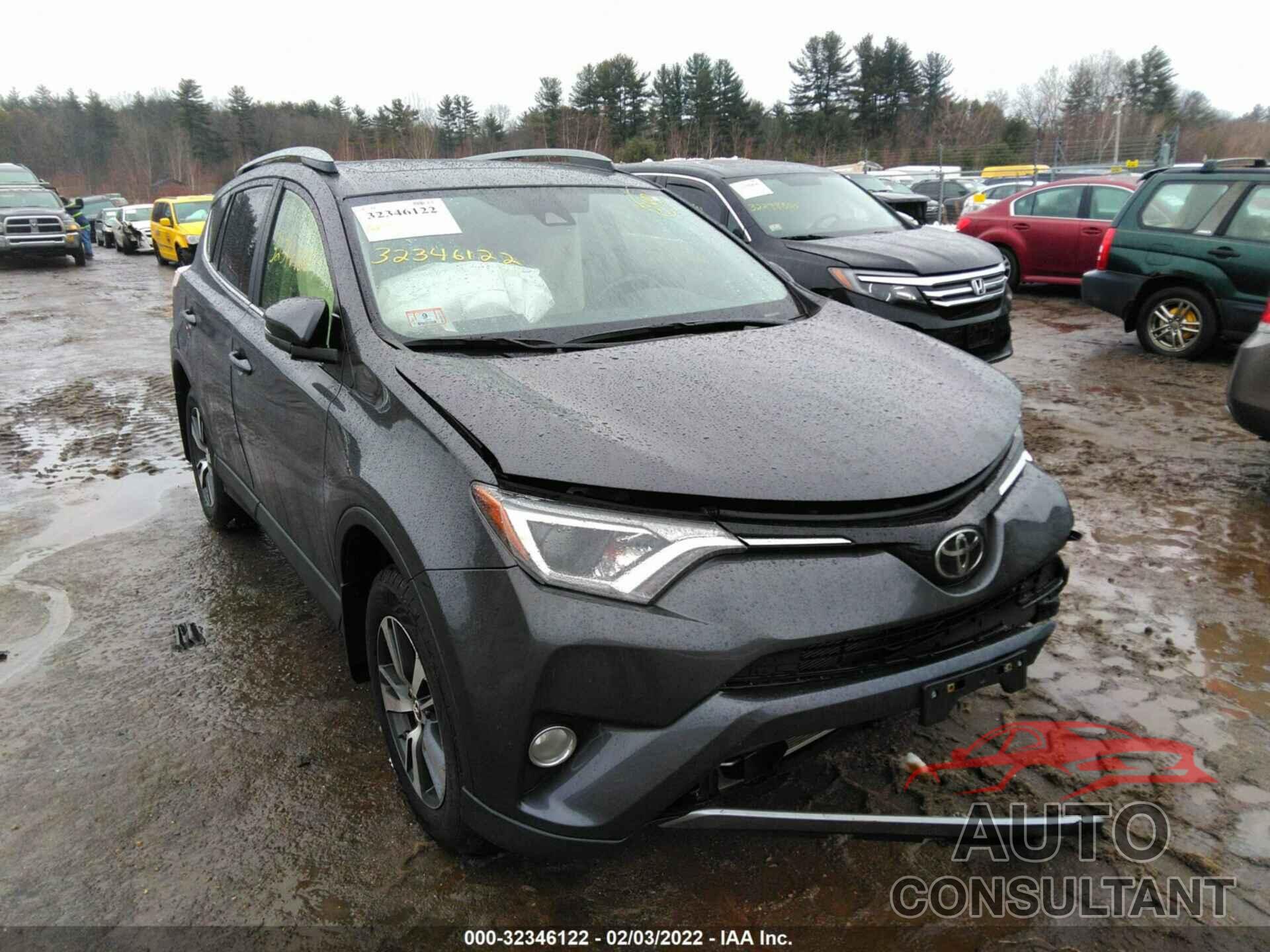 TOYOTA RAV4 2017 - JTMRFREV1HJ170985