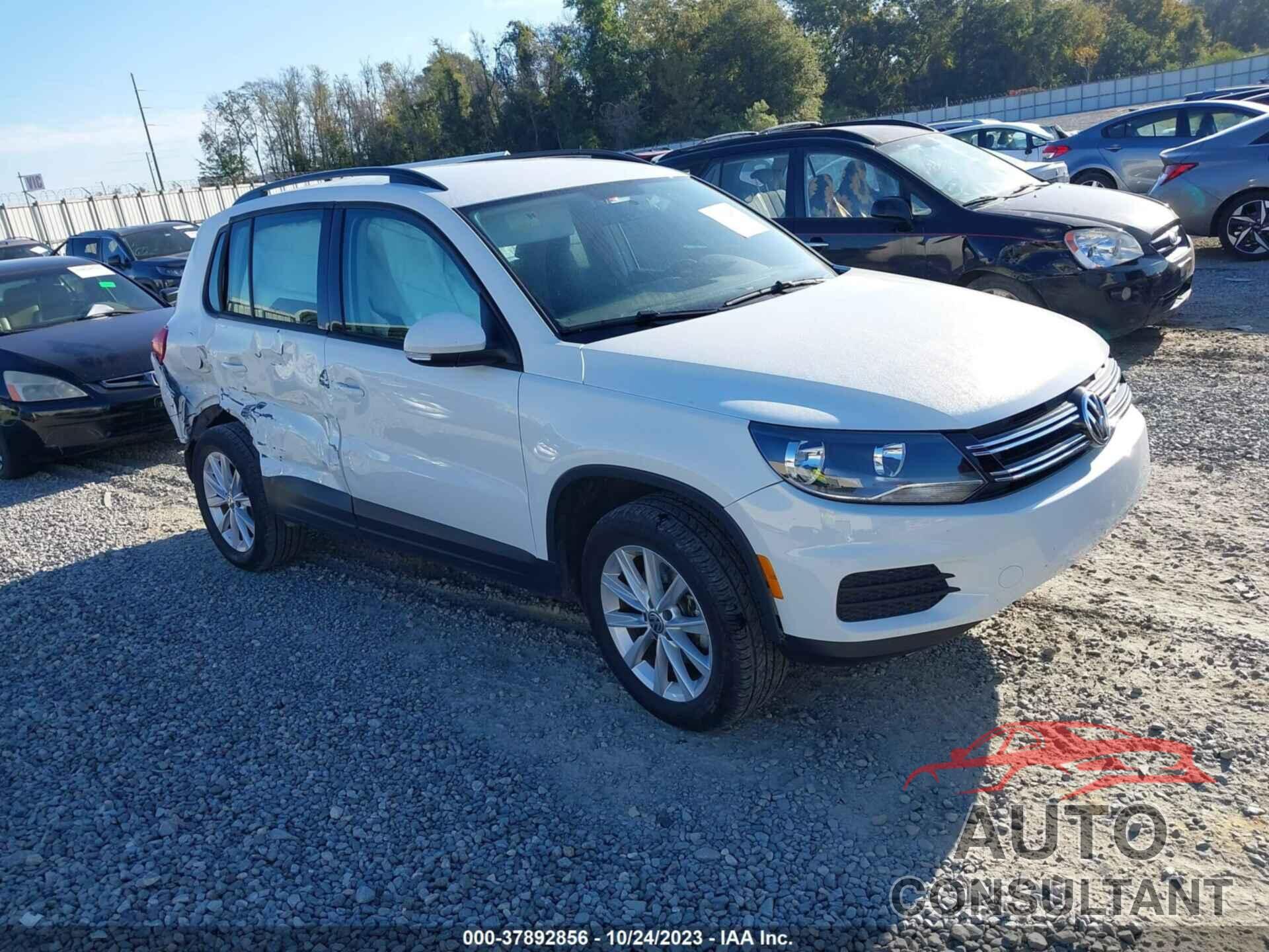 VOLKSWAGEN TIGUAN 2017 - WVGAV7AX7HK045216