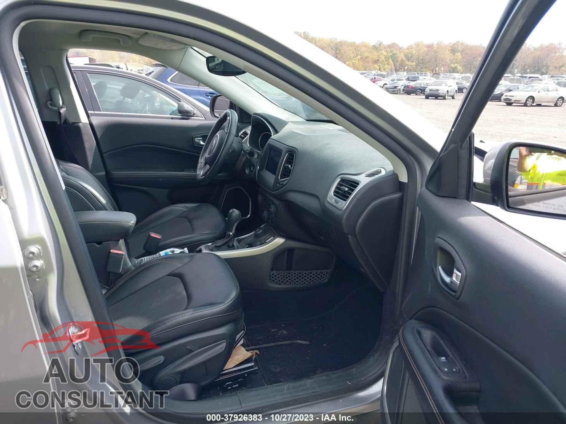 JEEP COMPASS 2019 - 3C4NJDBB5KT818645