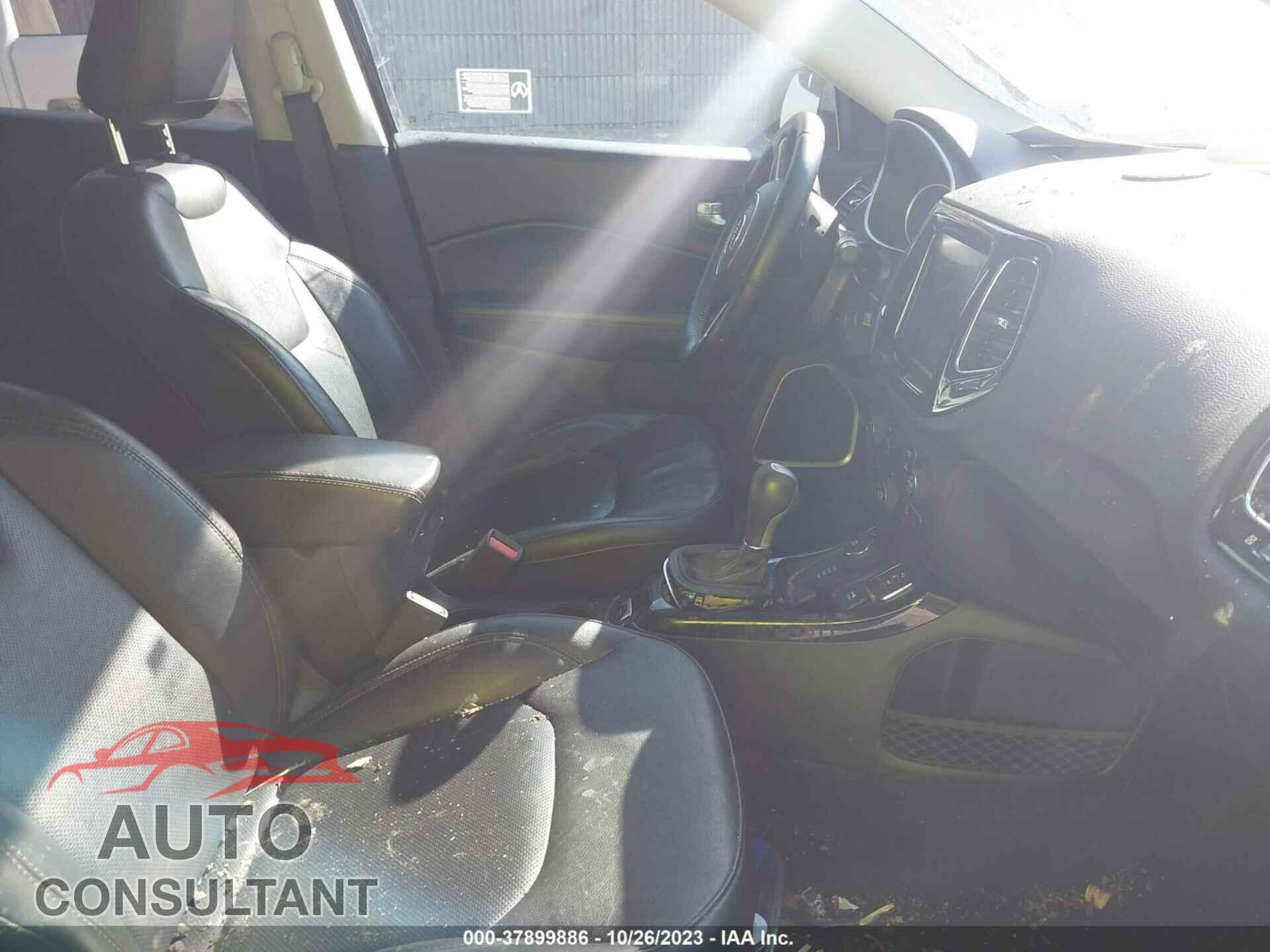 JEEP COMPASS 2018 - 3C4NJDCB5JT147555