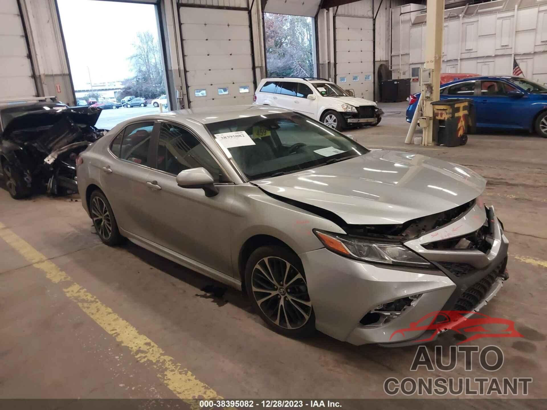 TOYOTA CAMRY 2018 - 4T1B11HKXJU093164