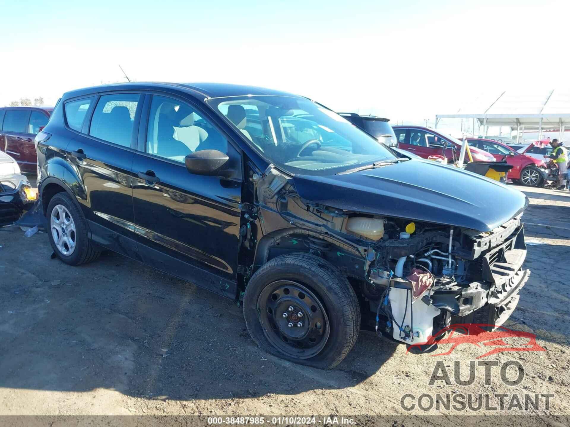 FORD ESCAPE 2018 - 1FMCU0F70JUB84383