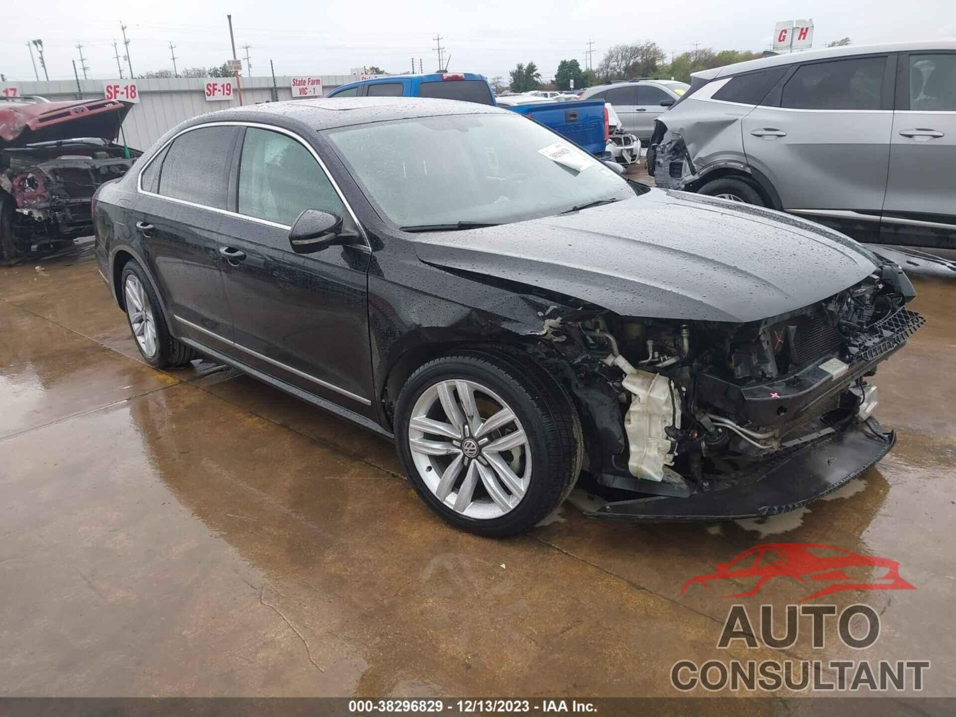 VOLKSWAGEN PASSAT 2017 - 1VWGT7A32HC076530