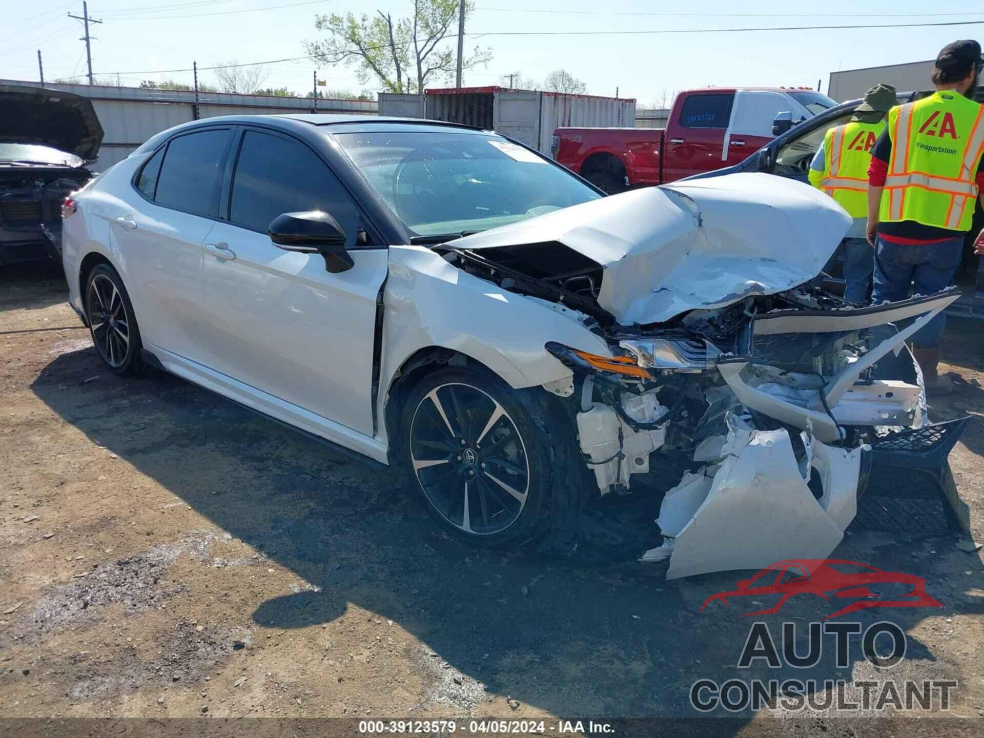 TOYOTA CAMRY 2018 - 4T1B61HK5JU152056