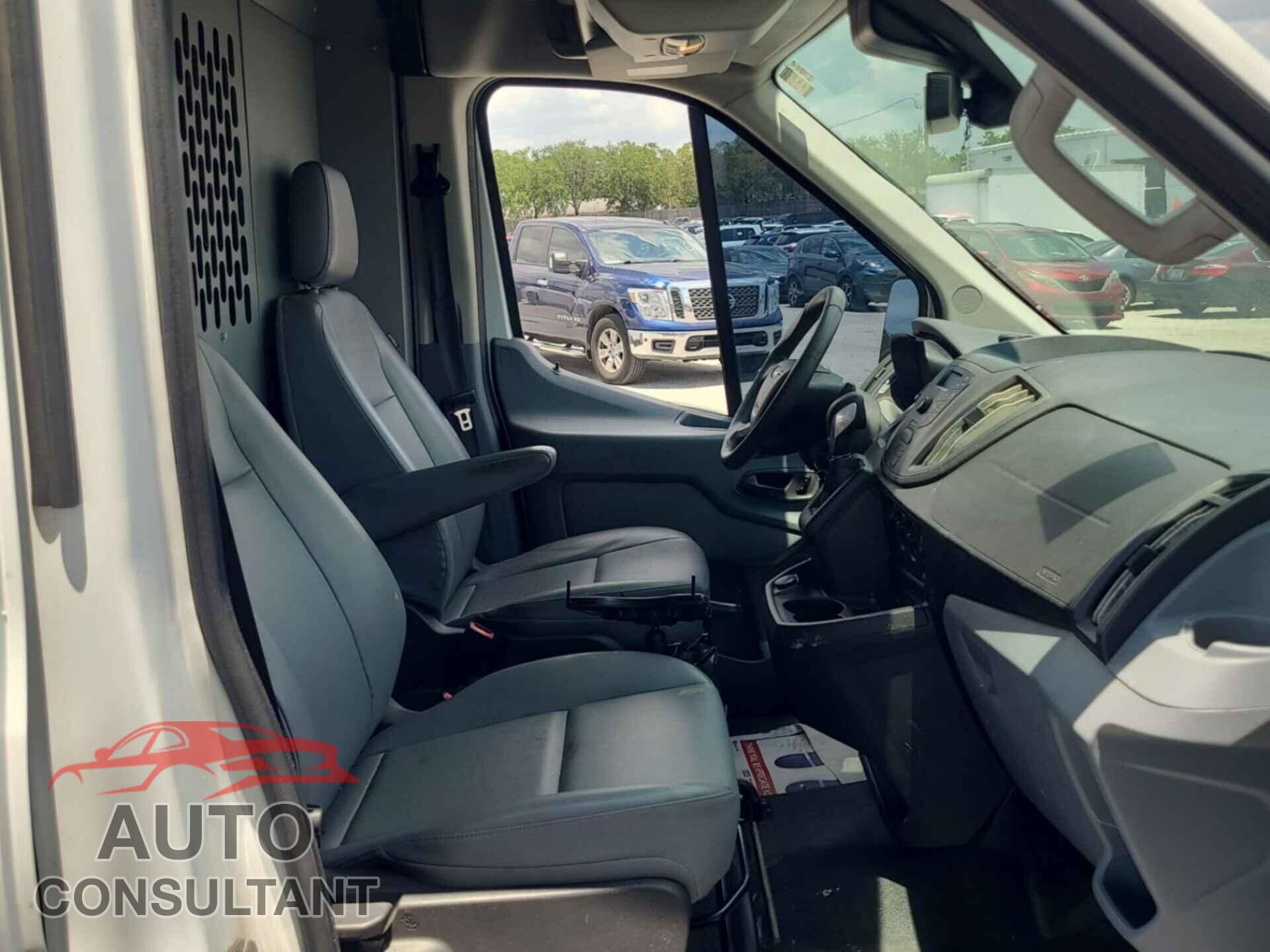FORD TRANSIT 2017 - 1FTYR2CM7HKB00504