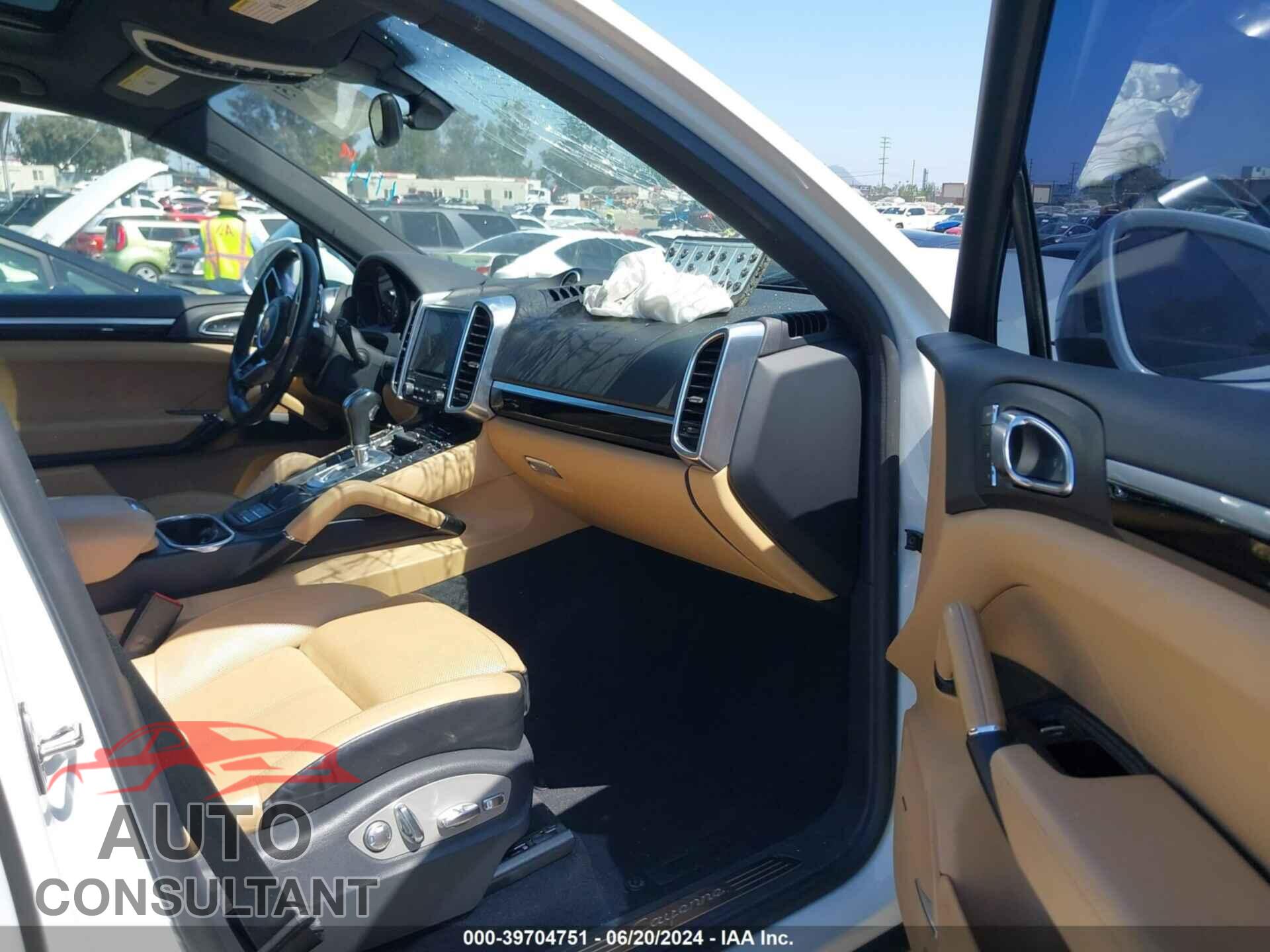 PORSCHE CAYENNE 2018 - WP1AA2A26JKA01963