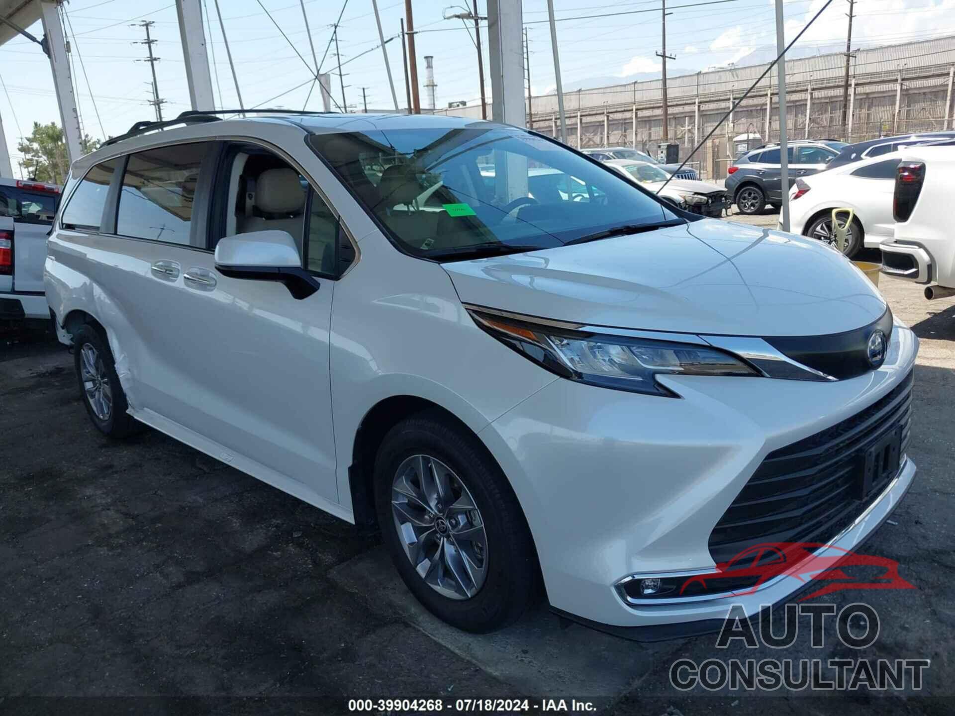 TOYOTA SIENNA 2023 - 5TDJRKEC6PS148475