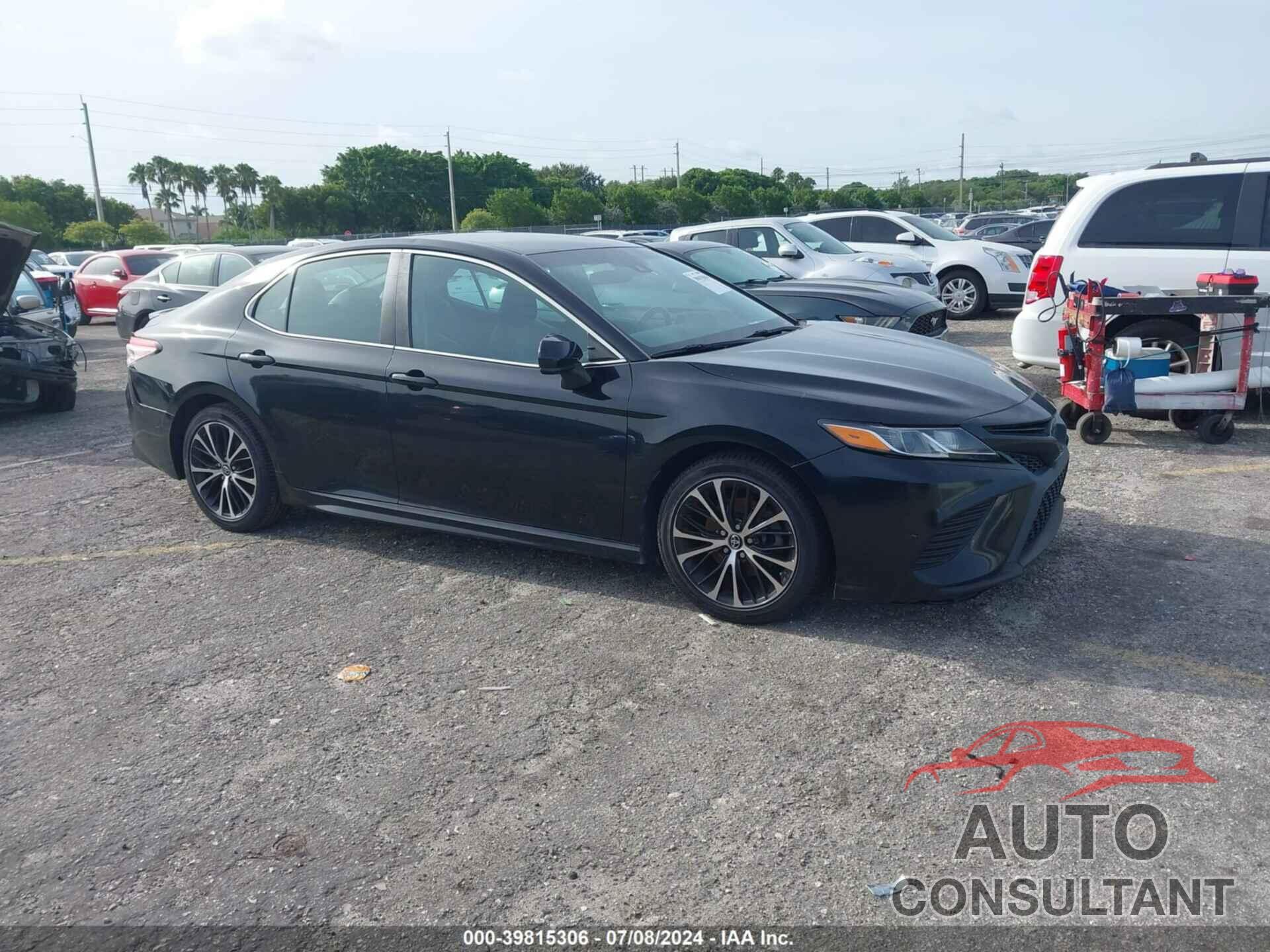 TOYOTA CAMRY 2018 - 4T1B11HK9JU051617