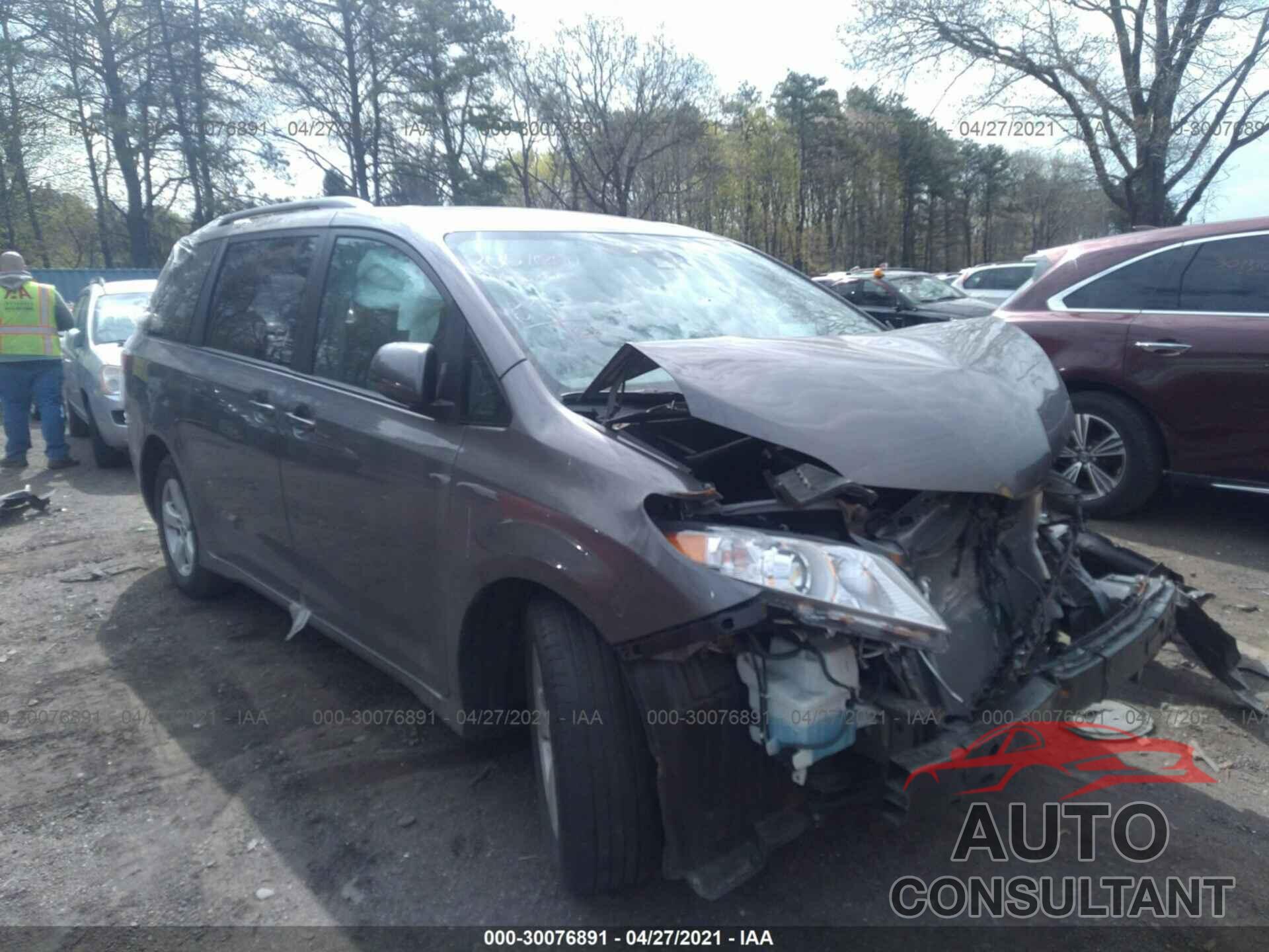 TOYOTA SIENNA 2019 - 5TDKZ3DC5KS020751