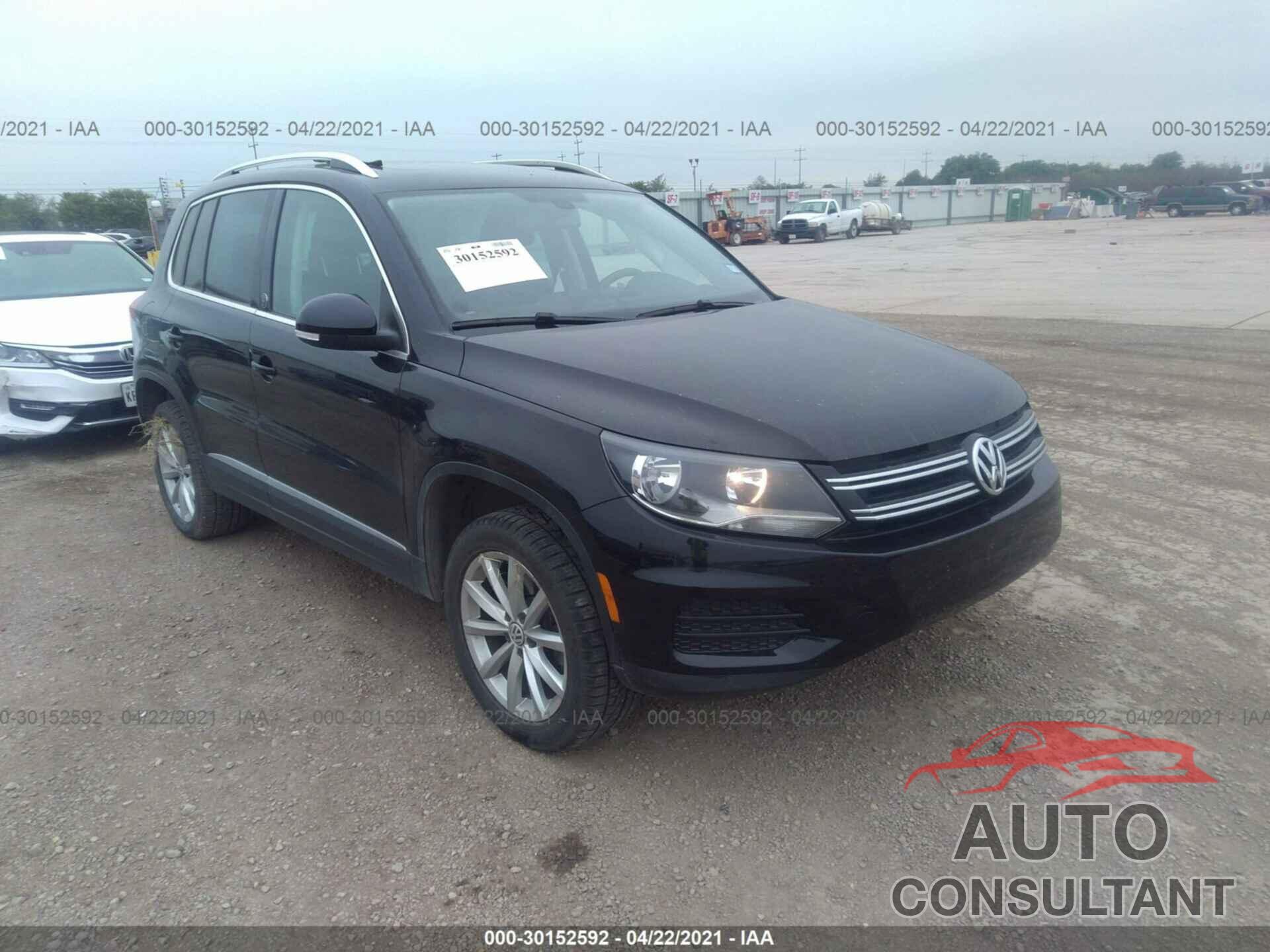 VOLKSWAGEN TIGUAN 2017 - WVGRV7AX0HK003747