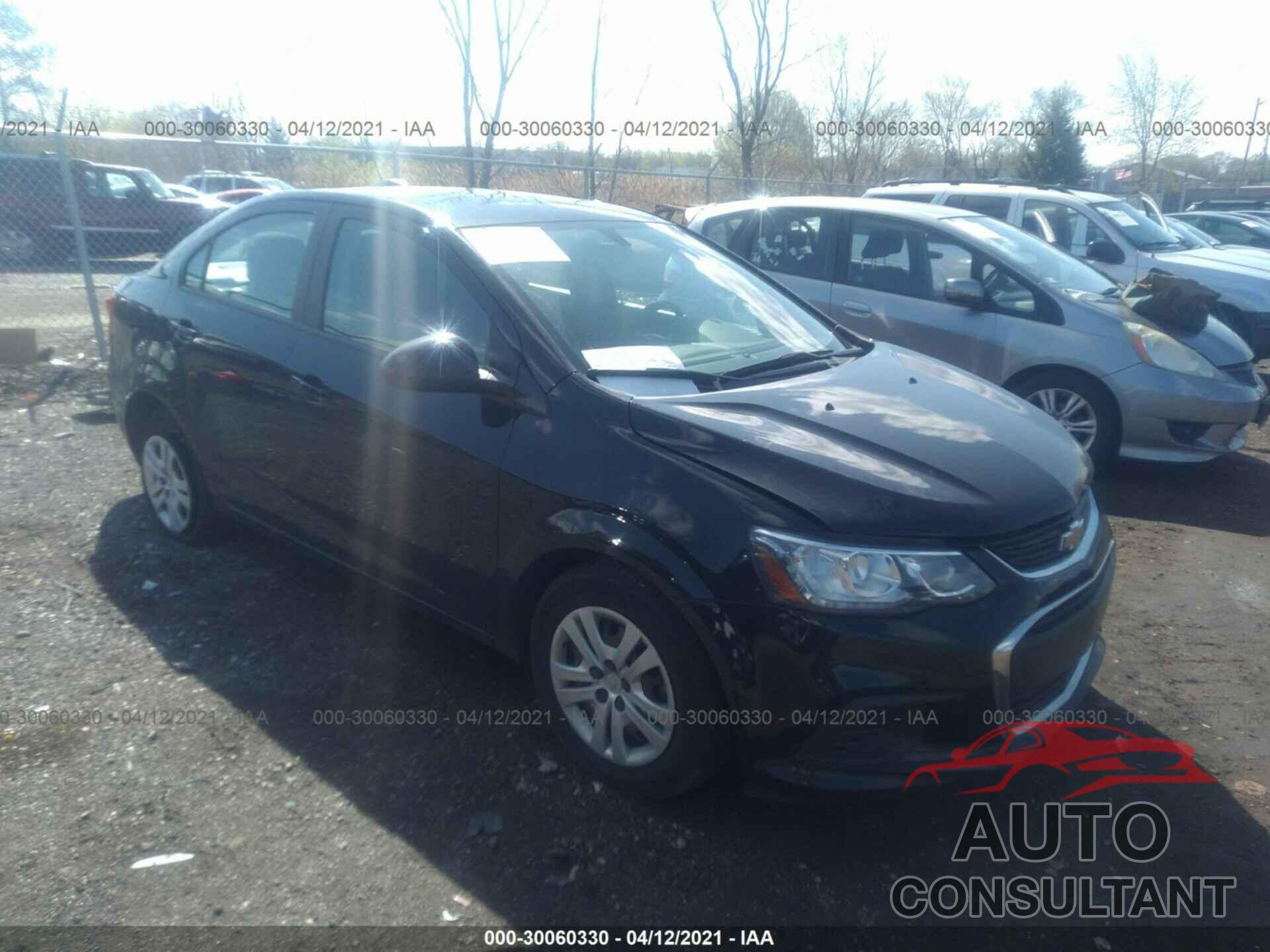 CHEVROLET SONIC 2018 - 1G1JB5SH9J4137522