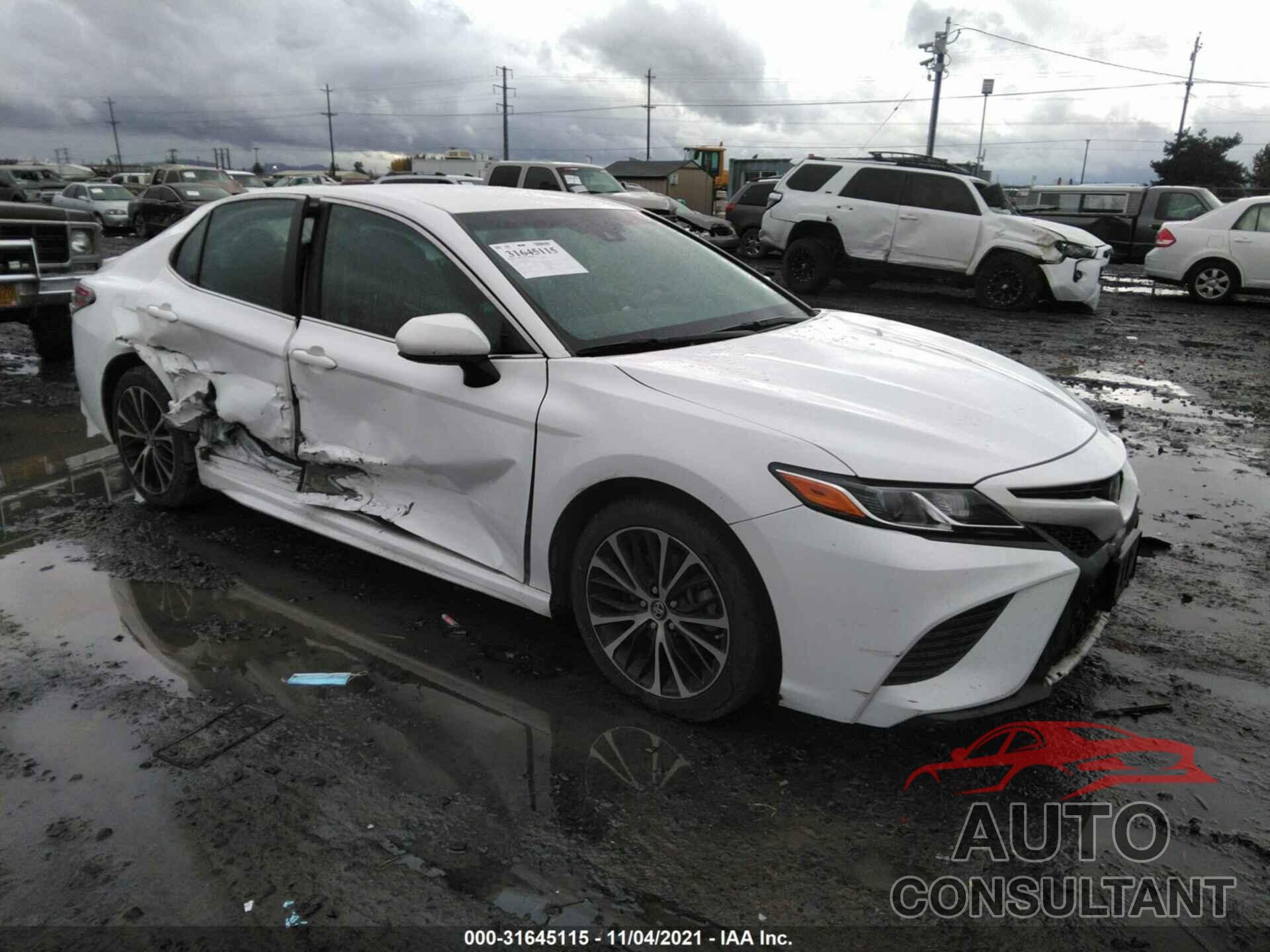 TOYOTA CAMRY 2018 - 4T1B11HK4JU076084