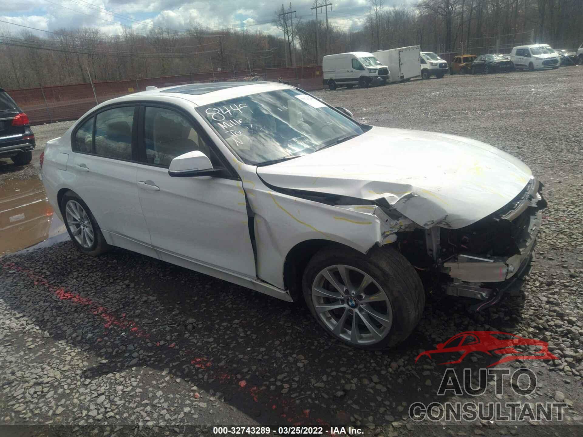 BMW 3 SERIES 2018 - WBA8E5G51JNU47604