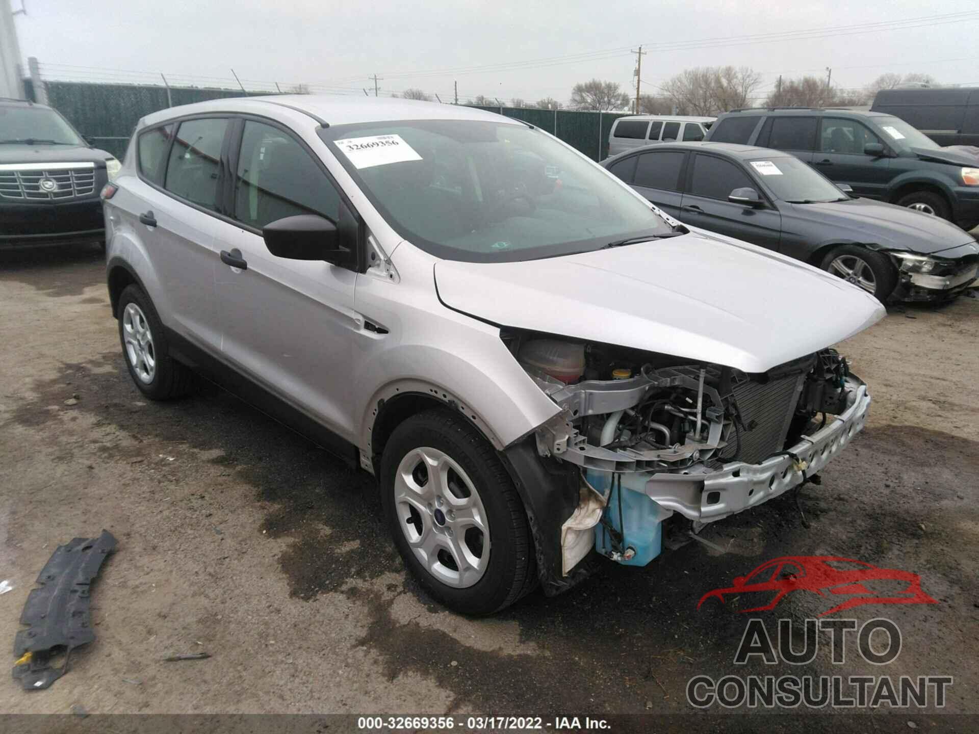 FORD ESCAPE 2018 - 1FMCU0F70JUA55205