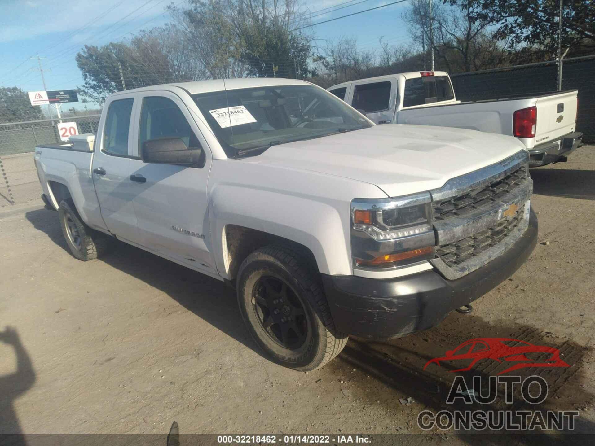 CHEVROLET SILVERADO 1500 2018 - 1GCVKNEC8JZ357665