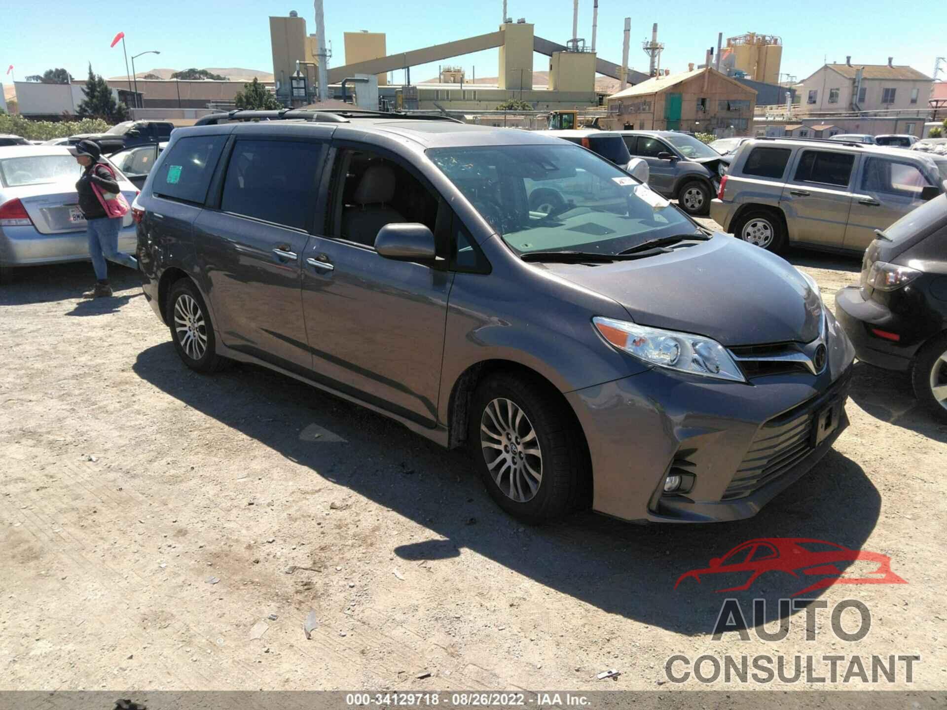 TOYOTA SIENNA 2018 - 5TDYZ3DC6JS941028