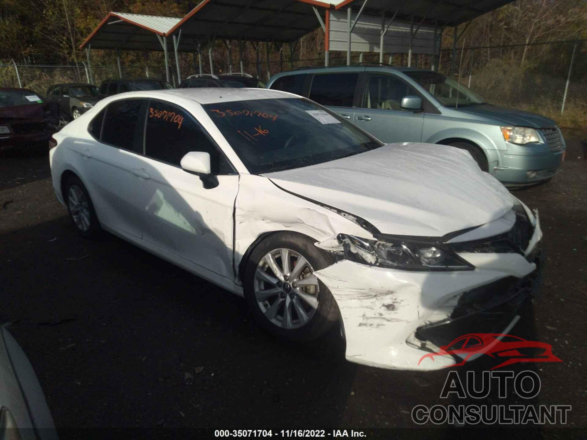 TOYOTA CAMRY 2018 - 4T1B11HK9JU100816