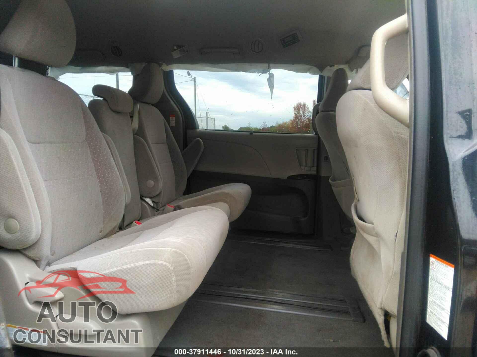 TOYOTA SIENNA 2019 - 5TDKZ3DC2KS993473
