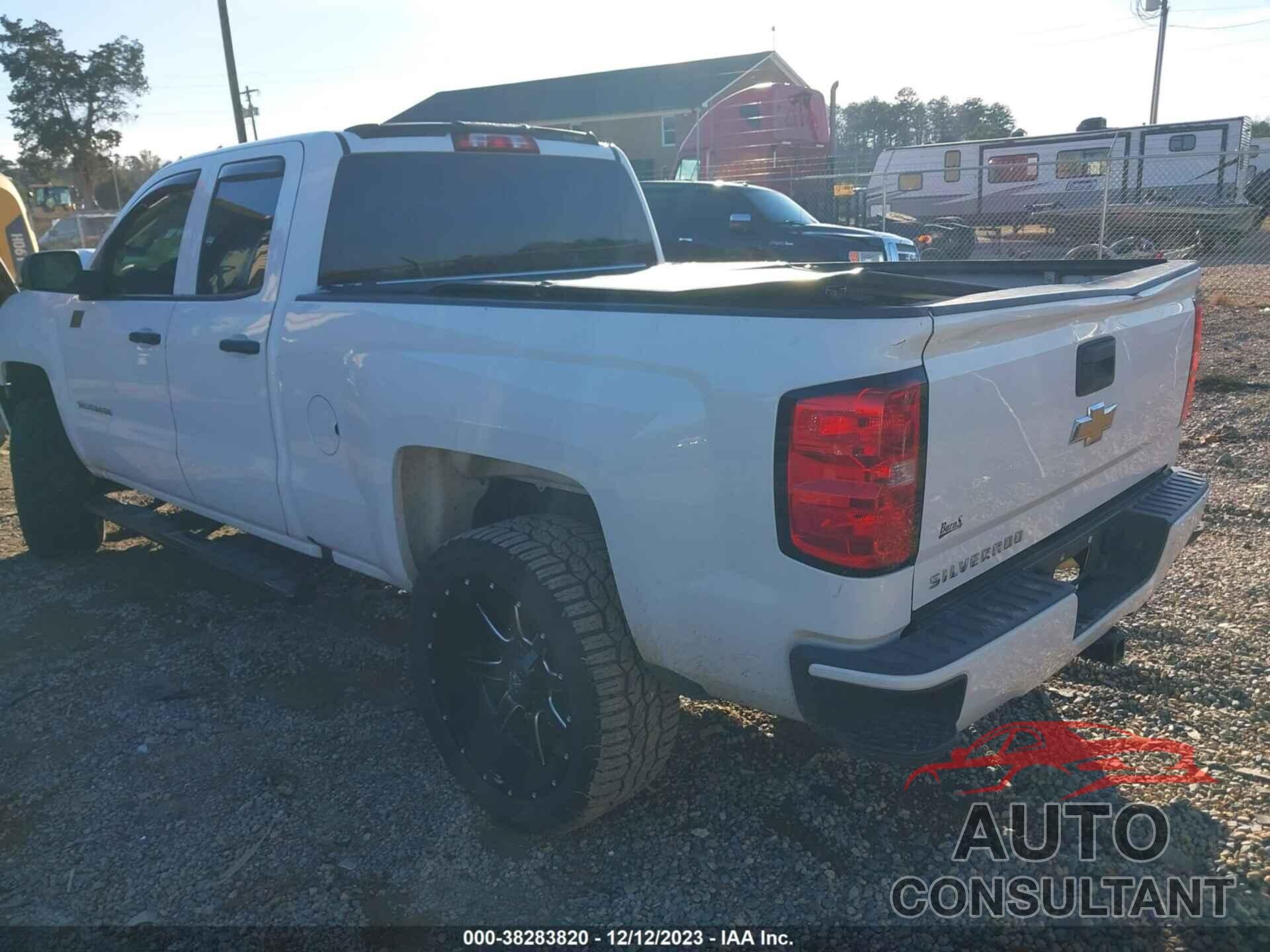 CHEVROLET SILVERADO 1500 2018 - 1GCRCPEC0JZ361543