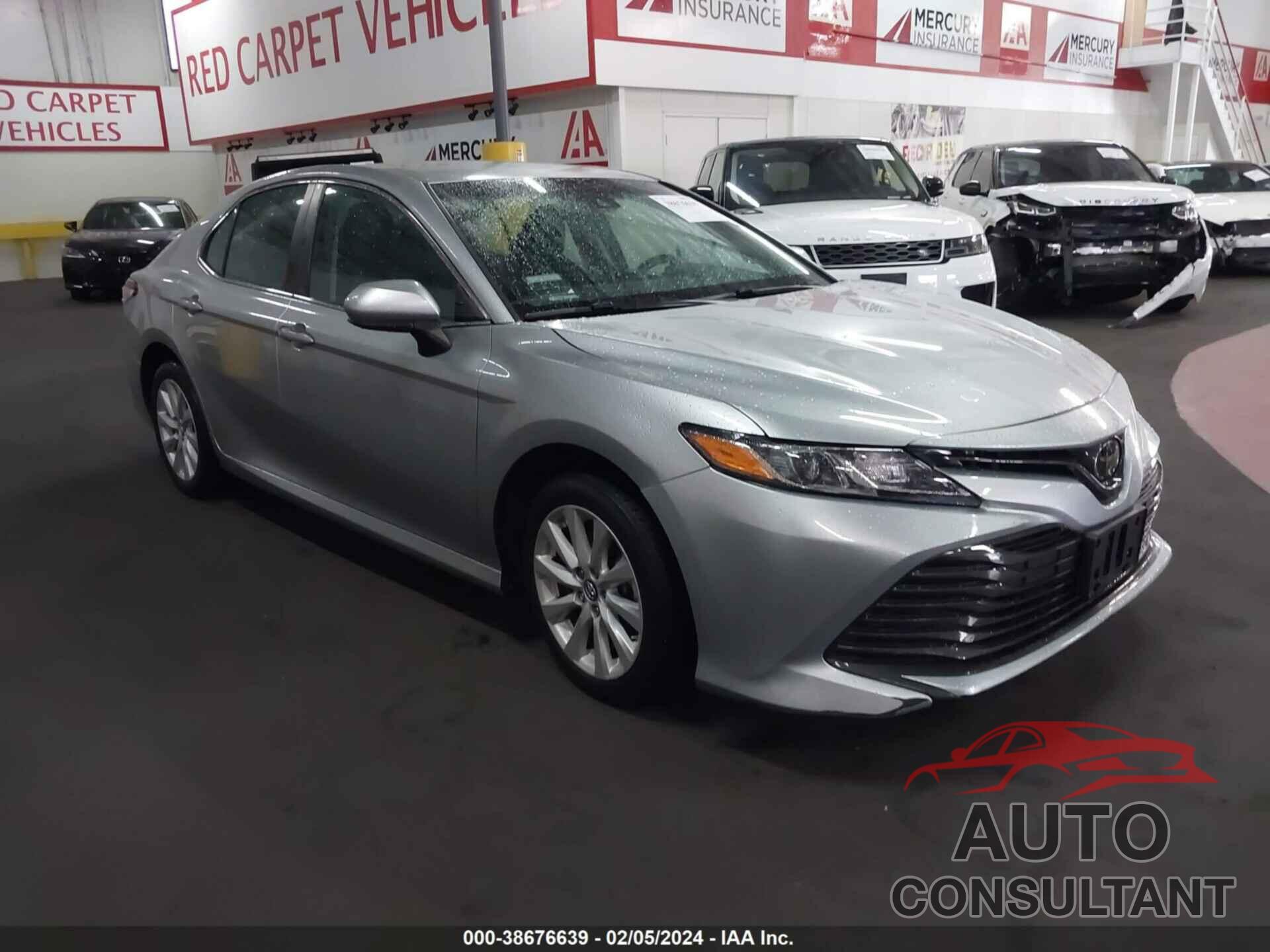TOYOTA CAMRY 2018 - 4T1B11HK8JU093079