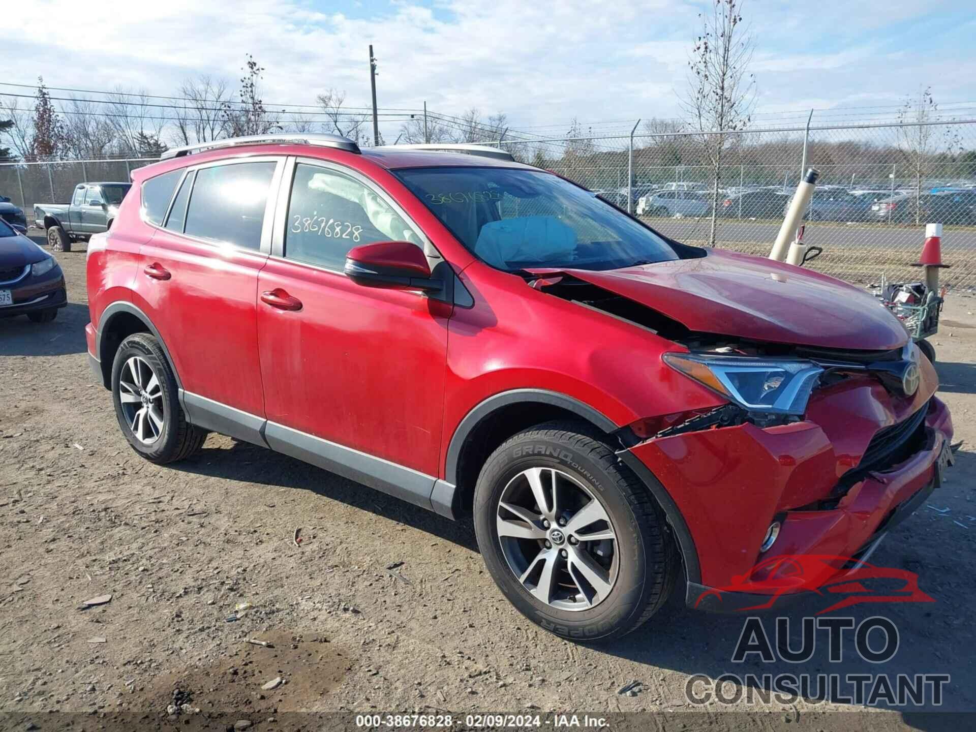 TOYOTA RAV4 2017 - JTMRFREV1HJ124489