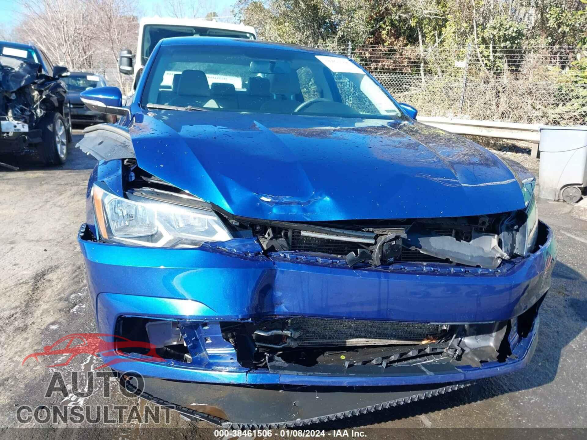 VOLKSWAGEN PASSAT 2017 - 1VWAT7A31HC026272