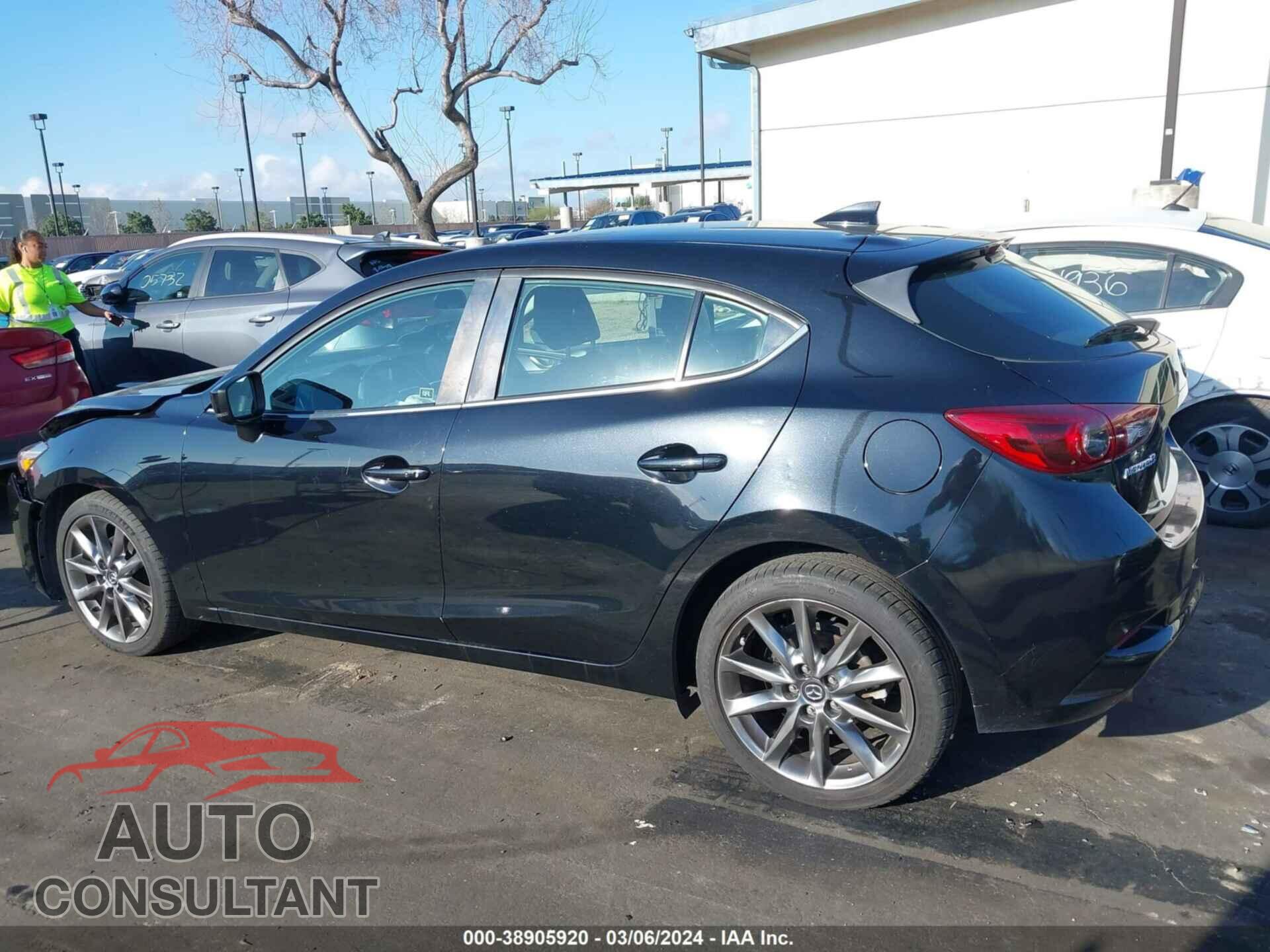 MAZDA 3 2018 - 3MZBN1M34JM166344