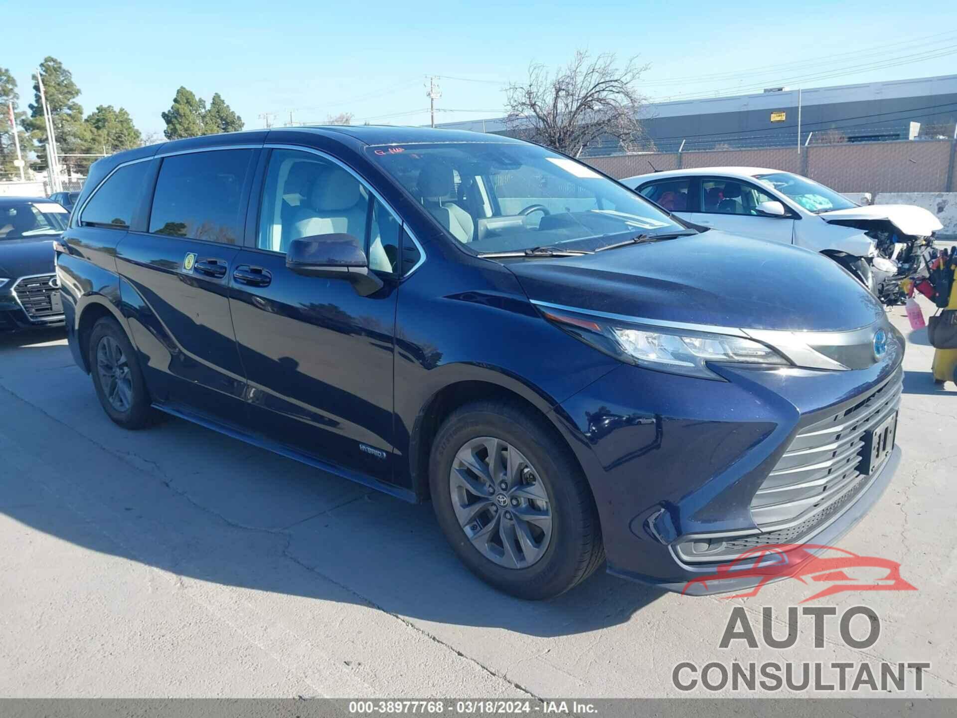 TOYOTA SIENNA 2021 - 5TDKRKEC7MS032654