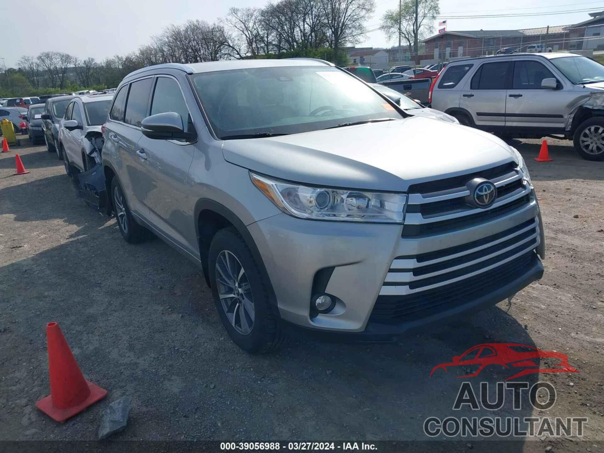 TOYOTA HIGHLANDER 2018 - 5TDJZRFH2JS559284