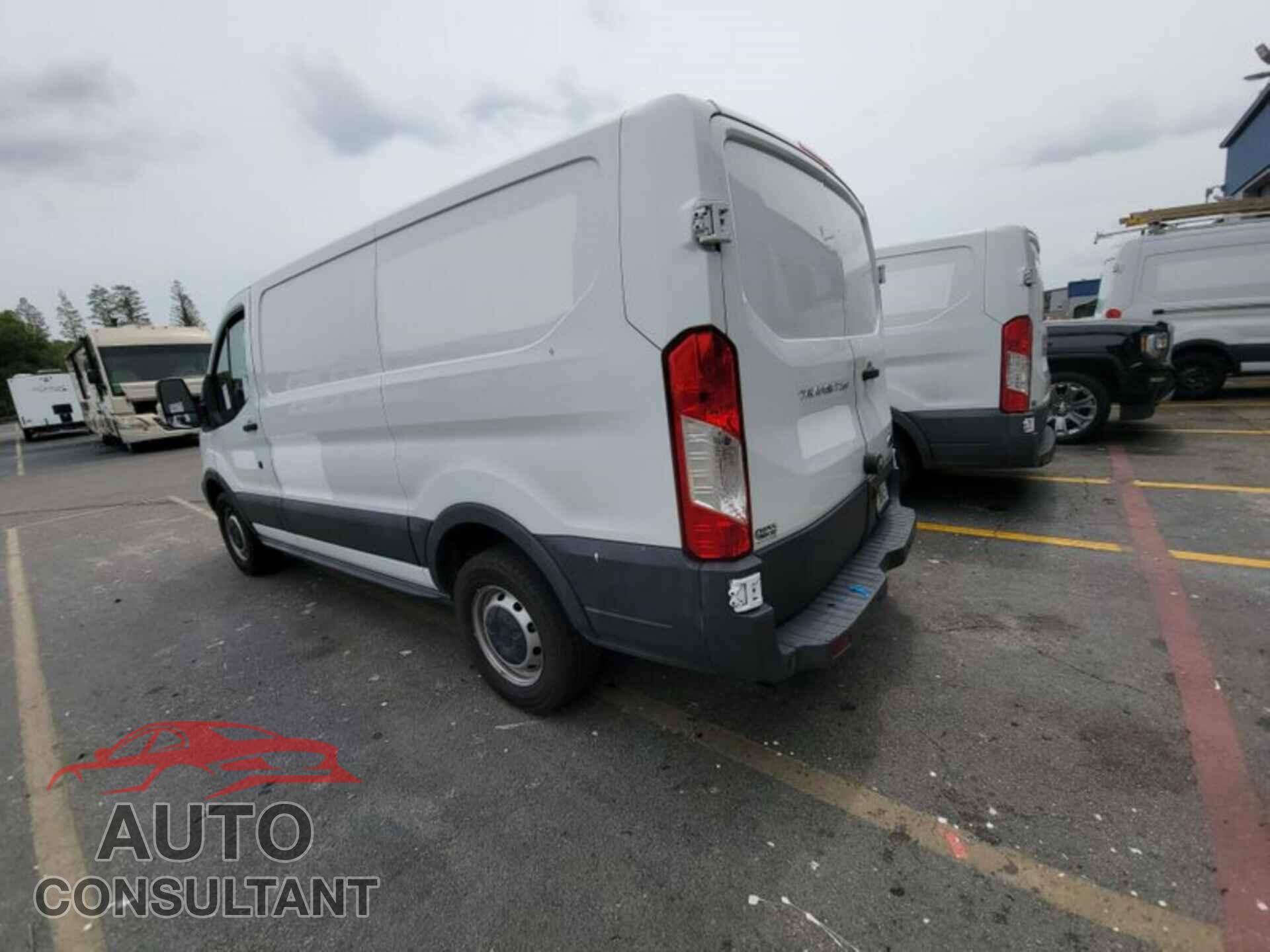FORD TRANSIT-250 2017 - 1FTYR1YM1HKB32982