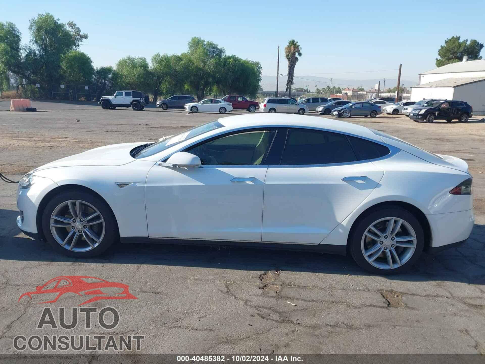 TESLA MODEL S 2013 - 5YJSA1CN1DFP22331
